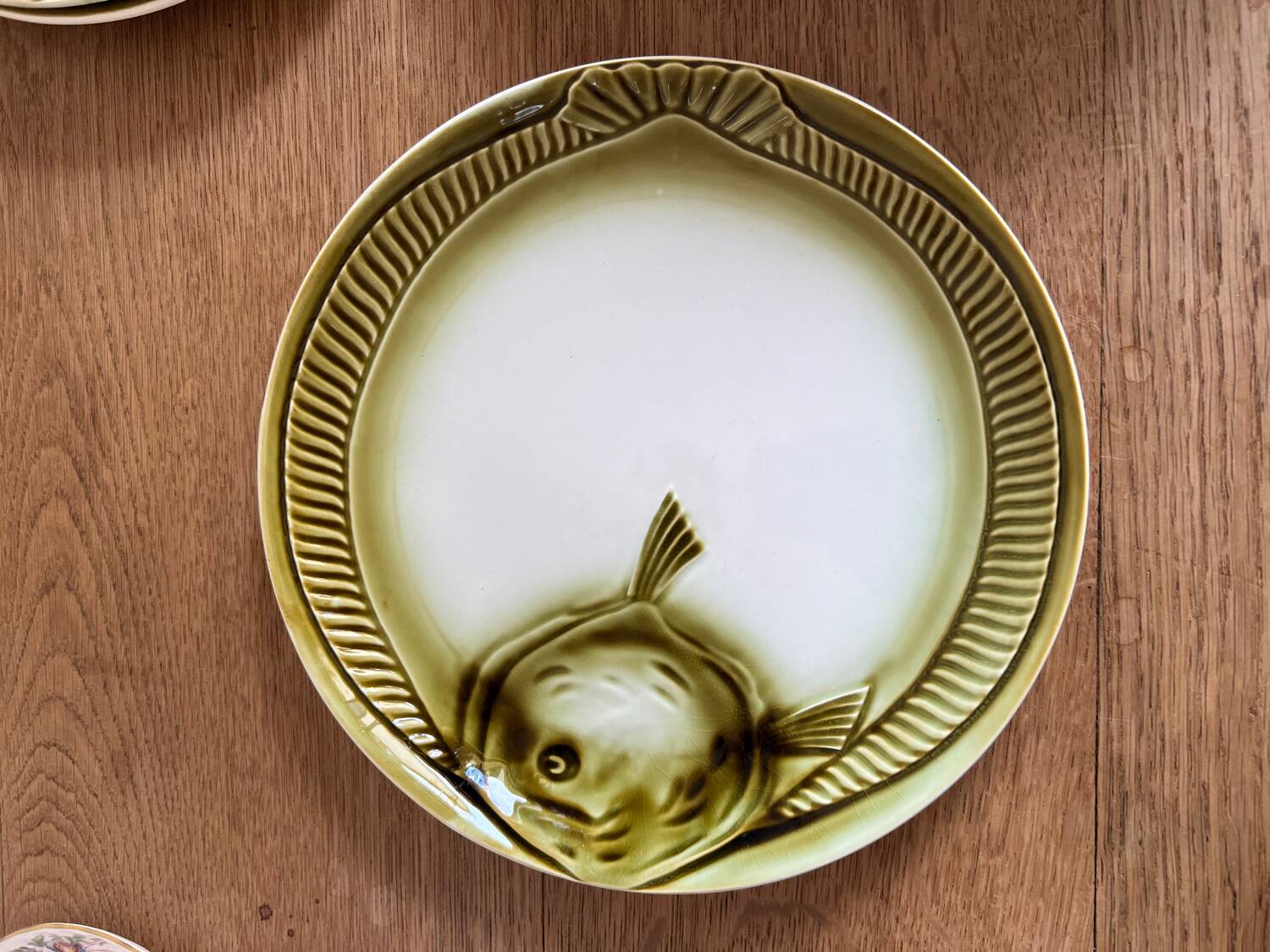 Green fish plates