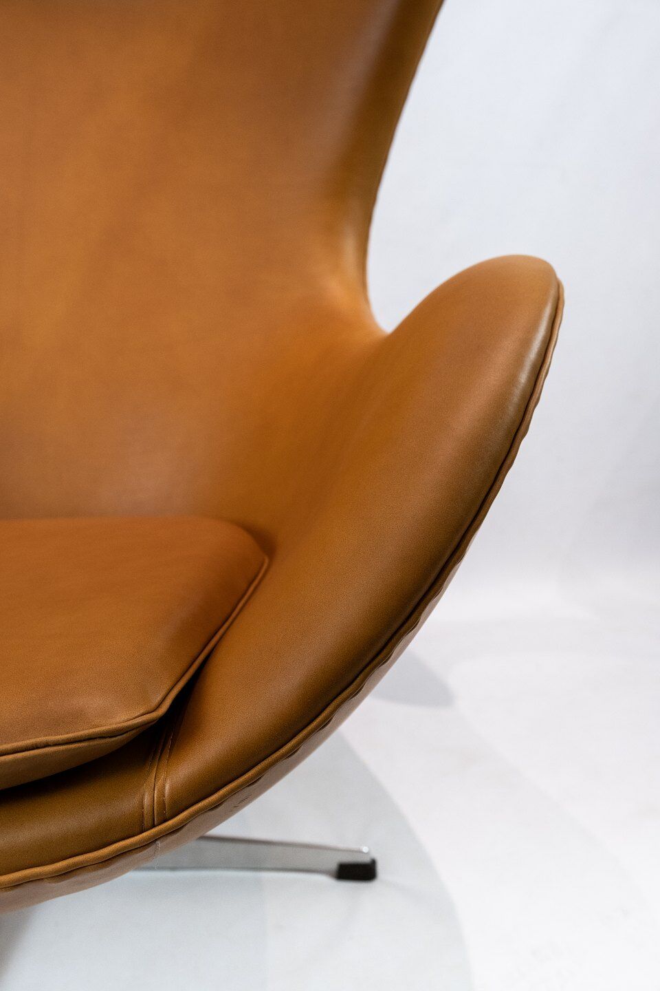 The Egg, model 3316 designed by Arne Jacobsen in 1958 and manufactured by Fritz Hansen.