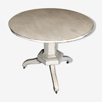 Table e style Gustavien patiné gris clair sur roulettes