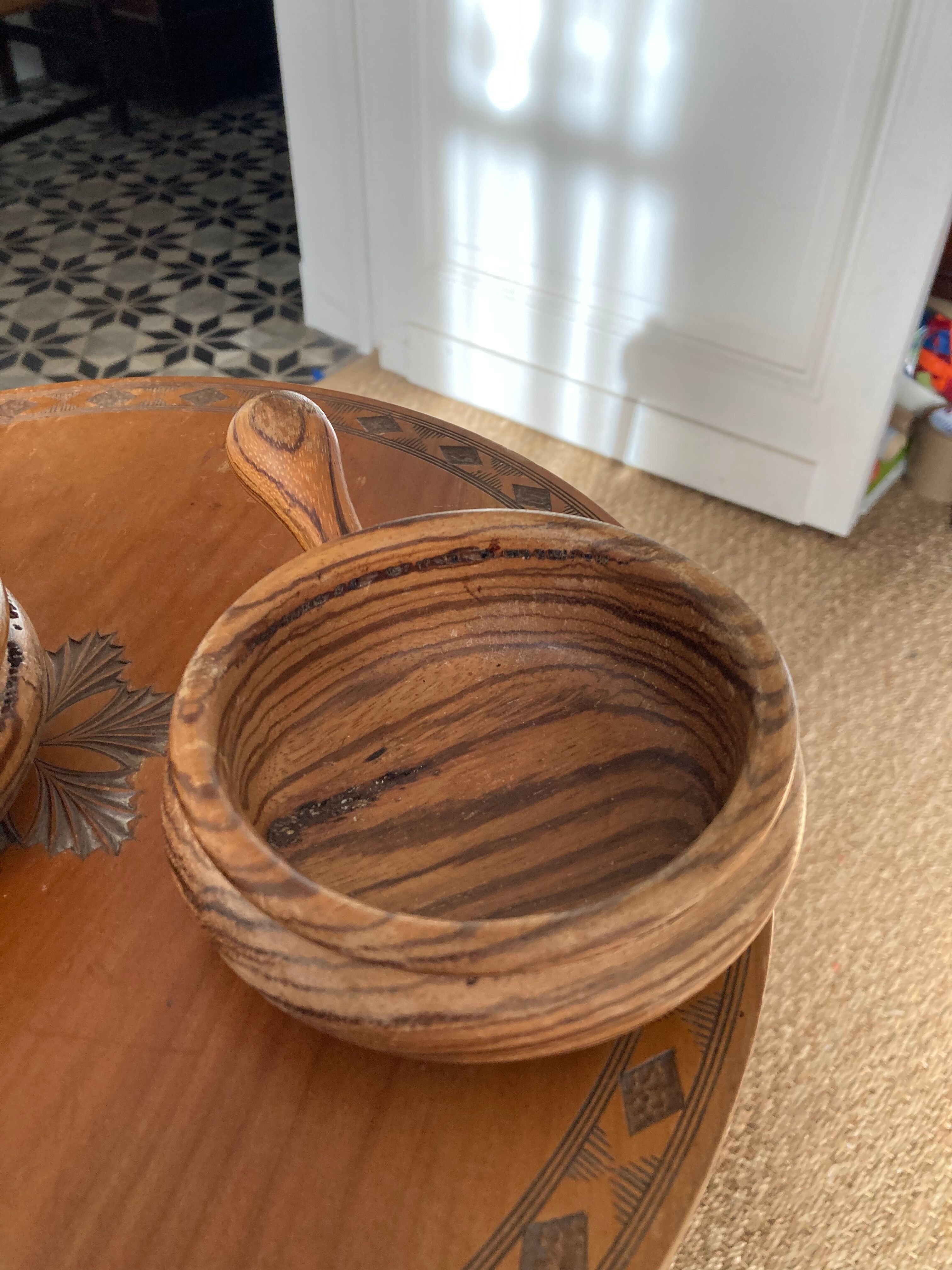 Duo of wooden raviers - vintage cup