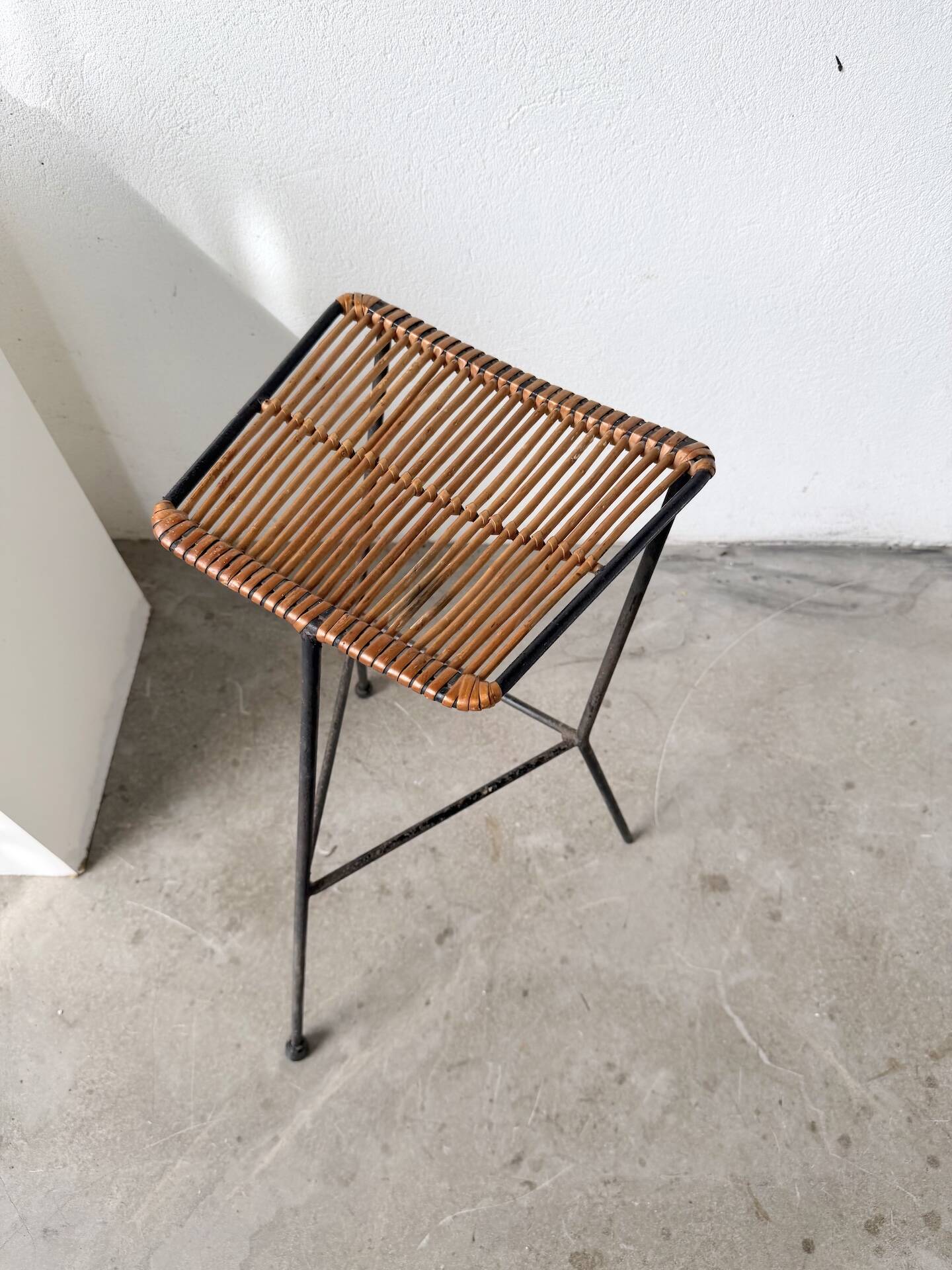 Wicker and metal stool Dennis Lennon 1950