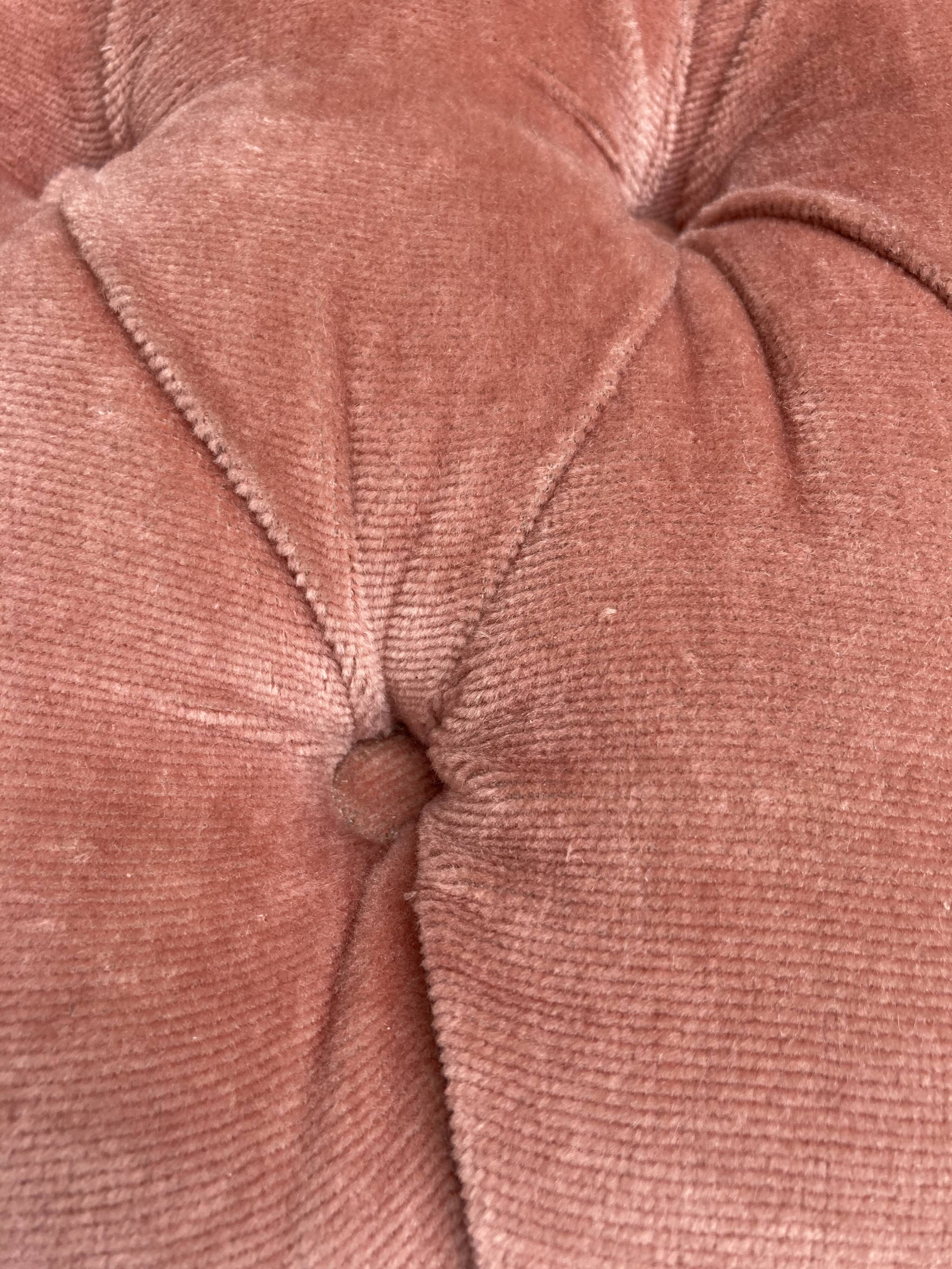 Round pouf pink velvet