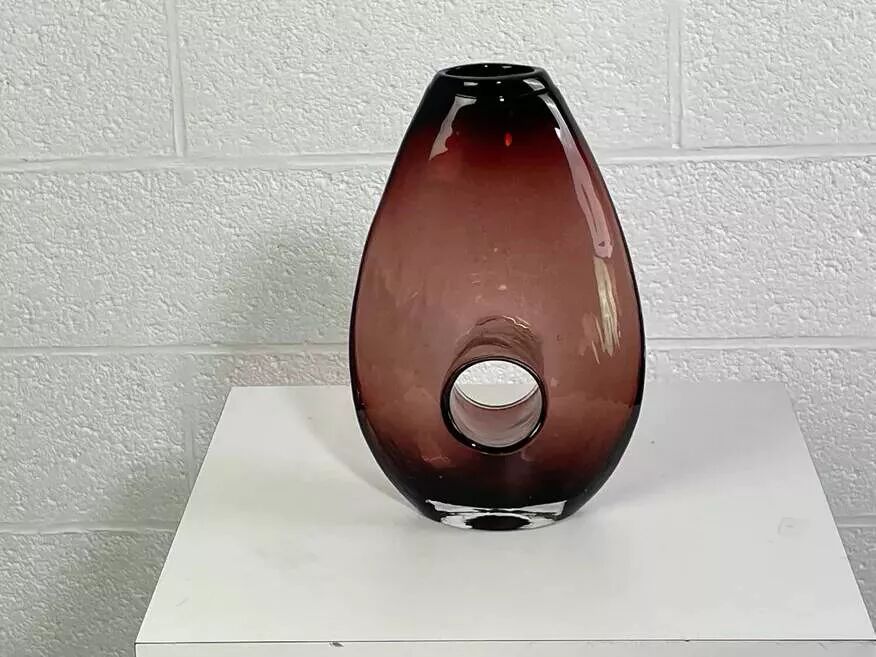 Vase en verre violine