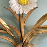Wall lamp in gilded brass with a daisy design.