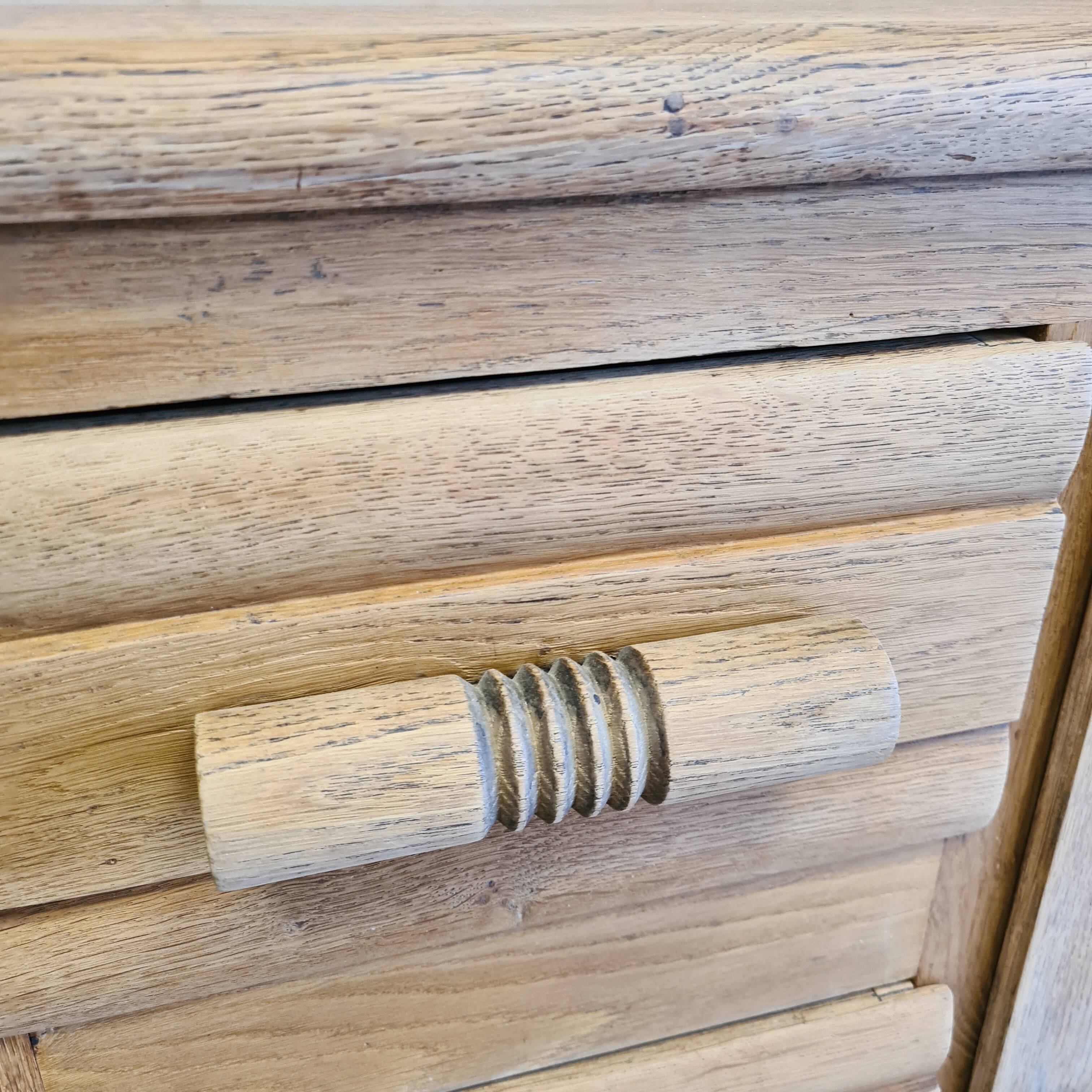 Enfilade brutalist style 40s renovated in raw wood