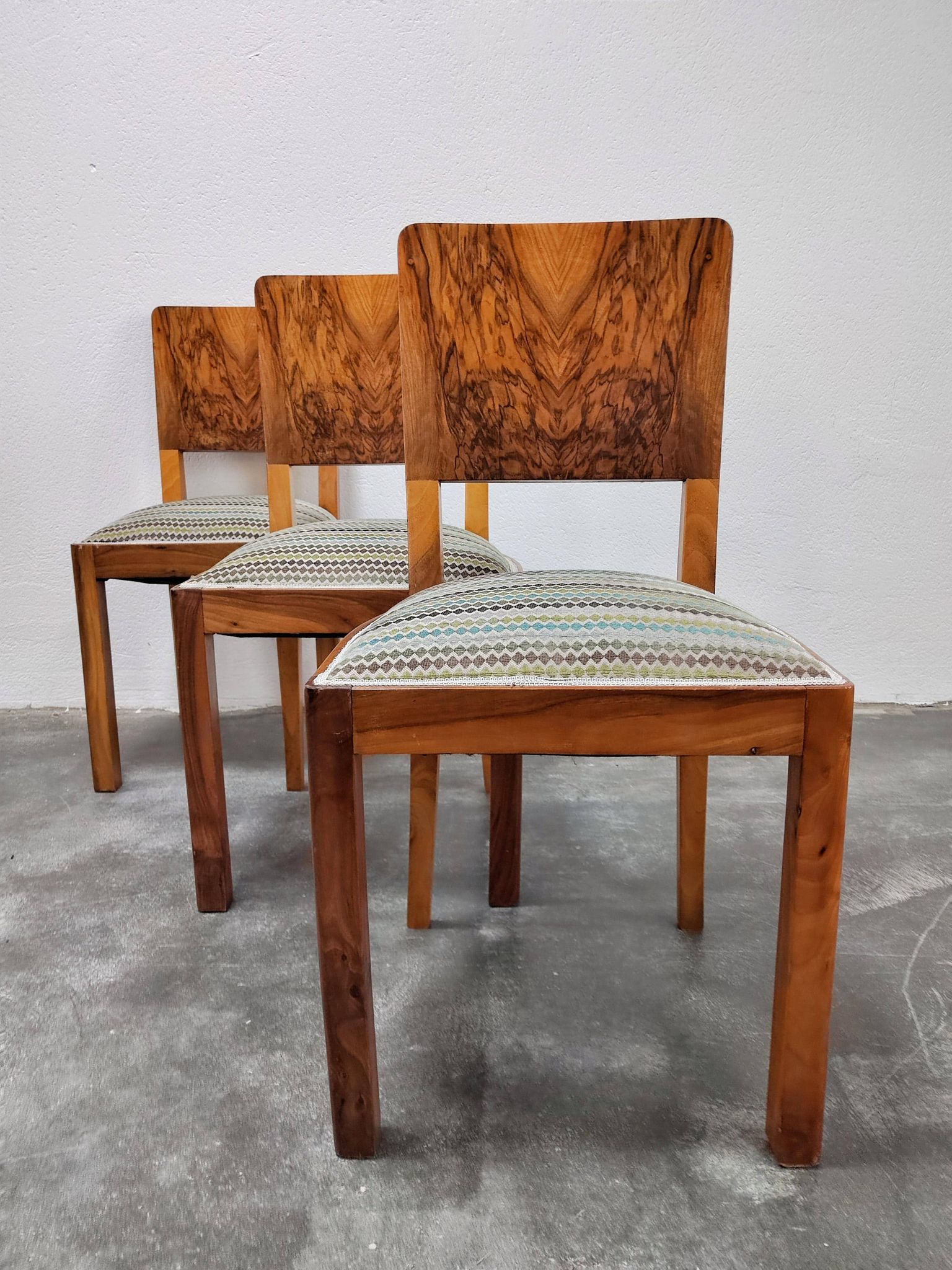 Set of six Art Deco dining chairs in walnut root veneer, 1940s.