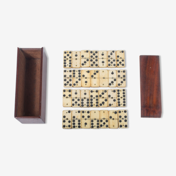 Bone and ebony dominoes game