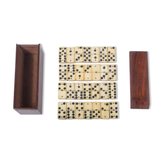 Bone and ebony dominoes game