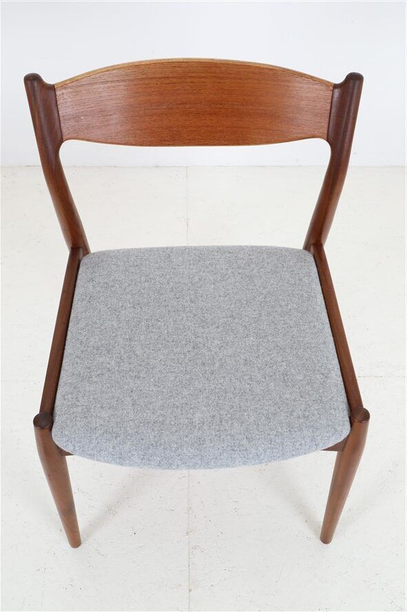 Chaise en teck Ærthøj Jensen & Mølholm entièrement restaurée avec un revêtement en feutre de laine / Design danois moderne du milieu du siècle / Années 1960