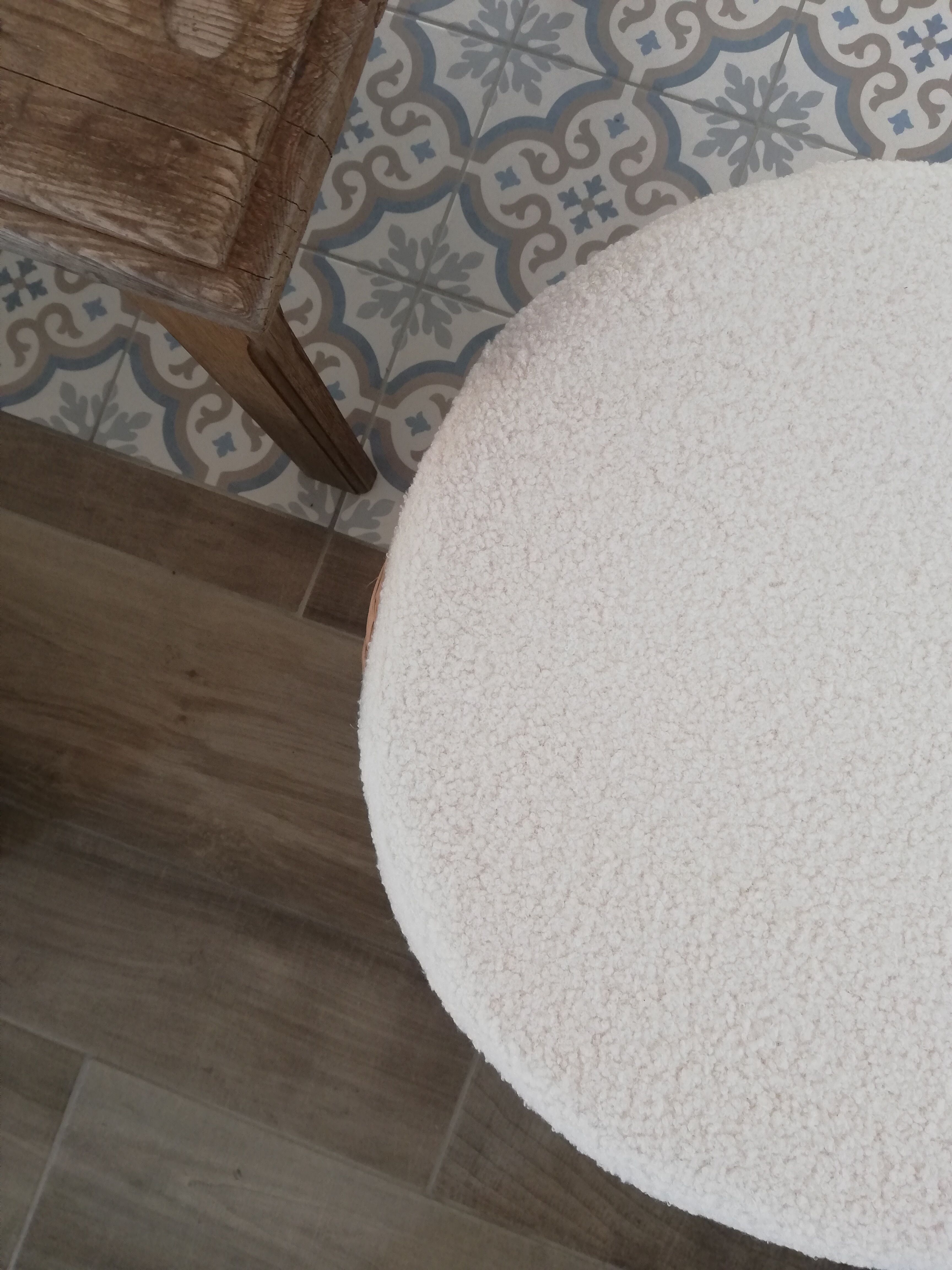 Fabric pouf buckle, end of sofa