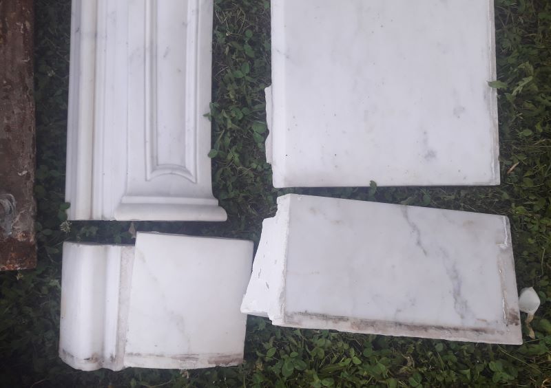 Fireplace XIX ° marble louis XV style with narrowed and floor slabs