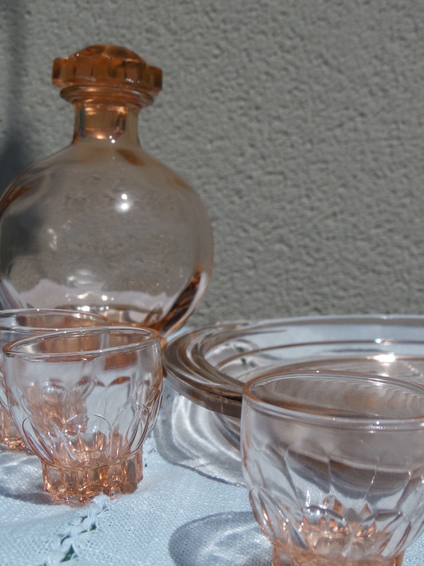 Service a pink blush liqueur