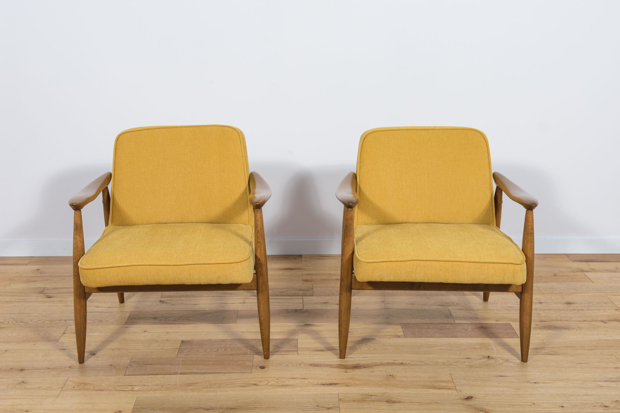 GFM-87 armchairs by Juliusz Kedziorek for Gościcińskie Furniture, 1960s, Set of 2