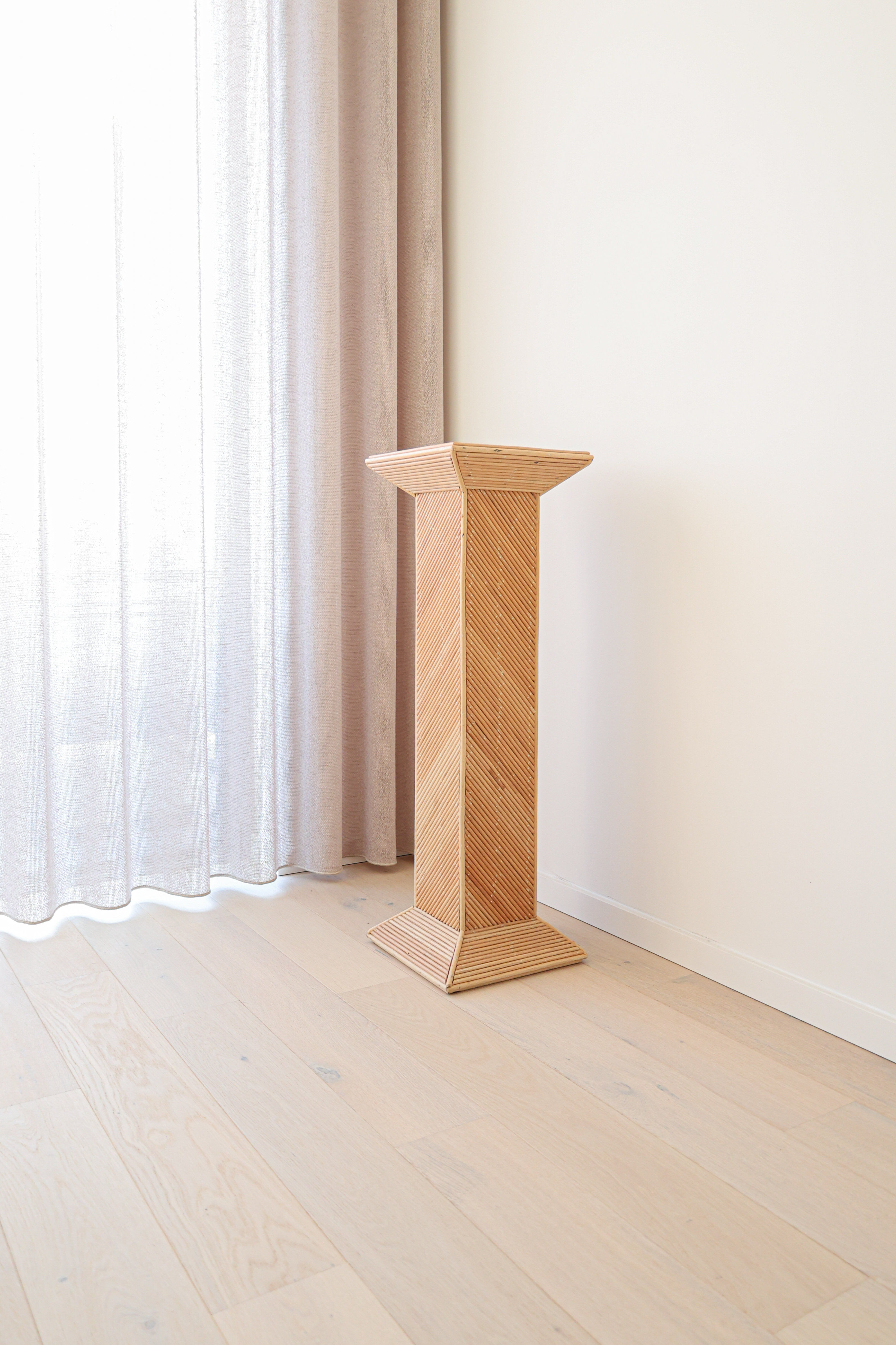 Vintage rattan pedestal, 1980s.