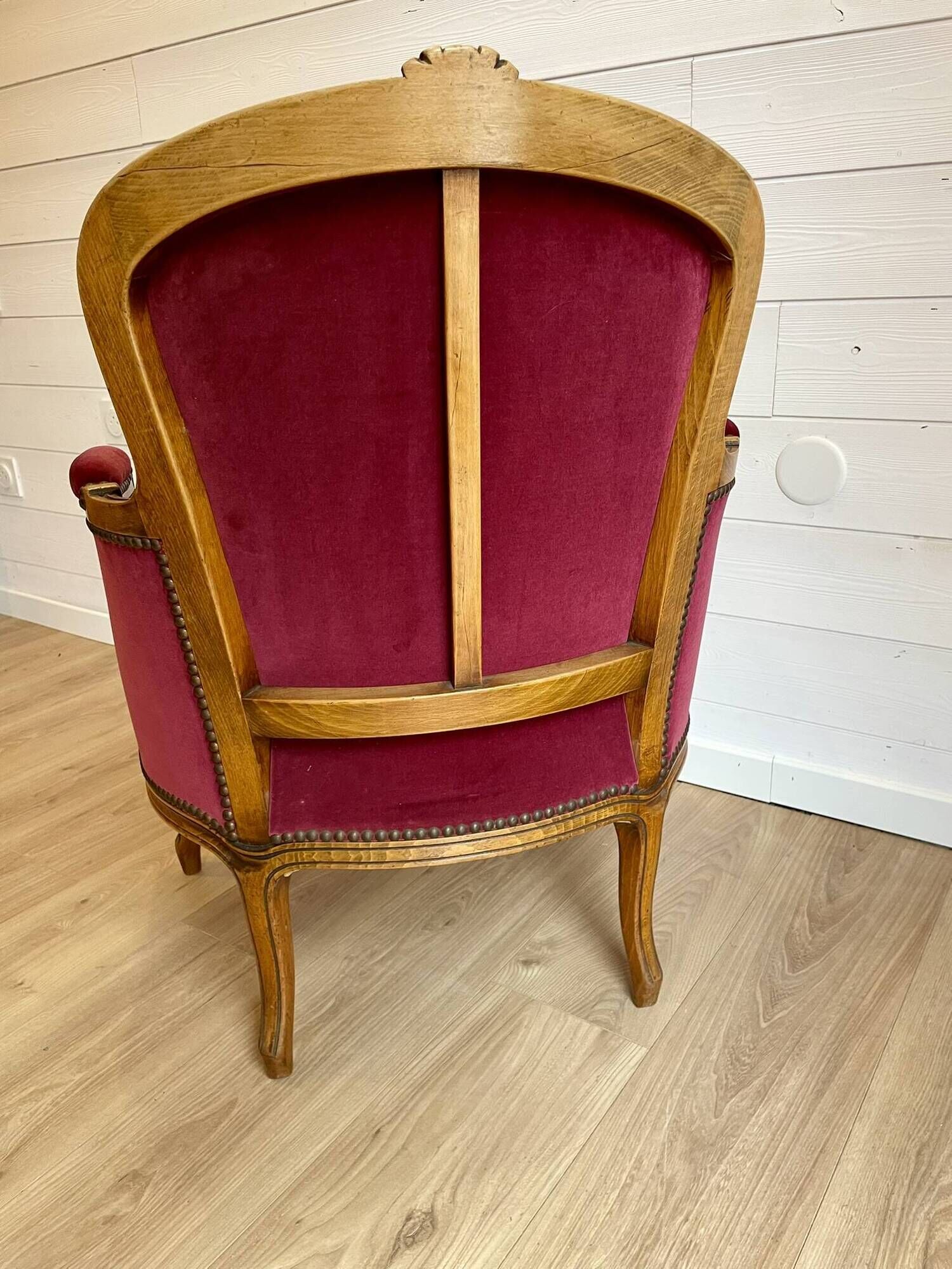 Vintage Louis XV style bergère / cabriolet armchair – Carved wood velvet