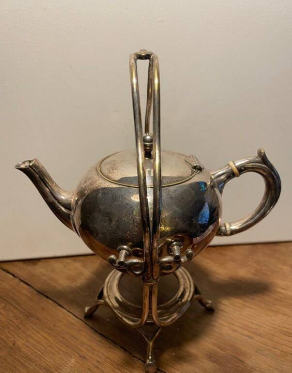Cailar Bayard teapot with burner