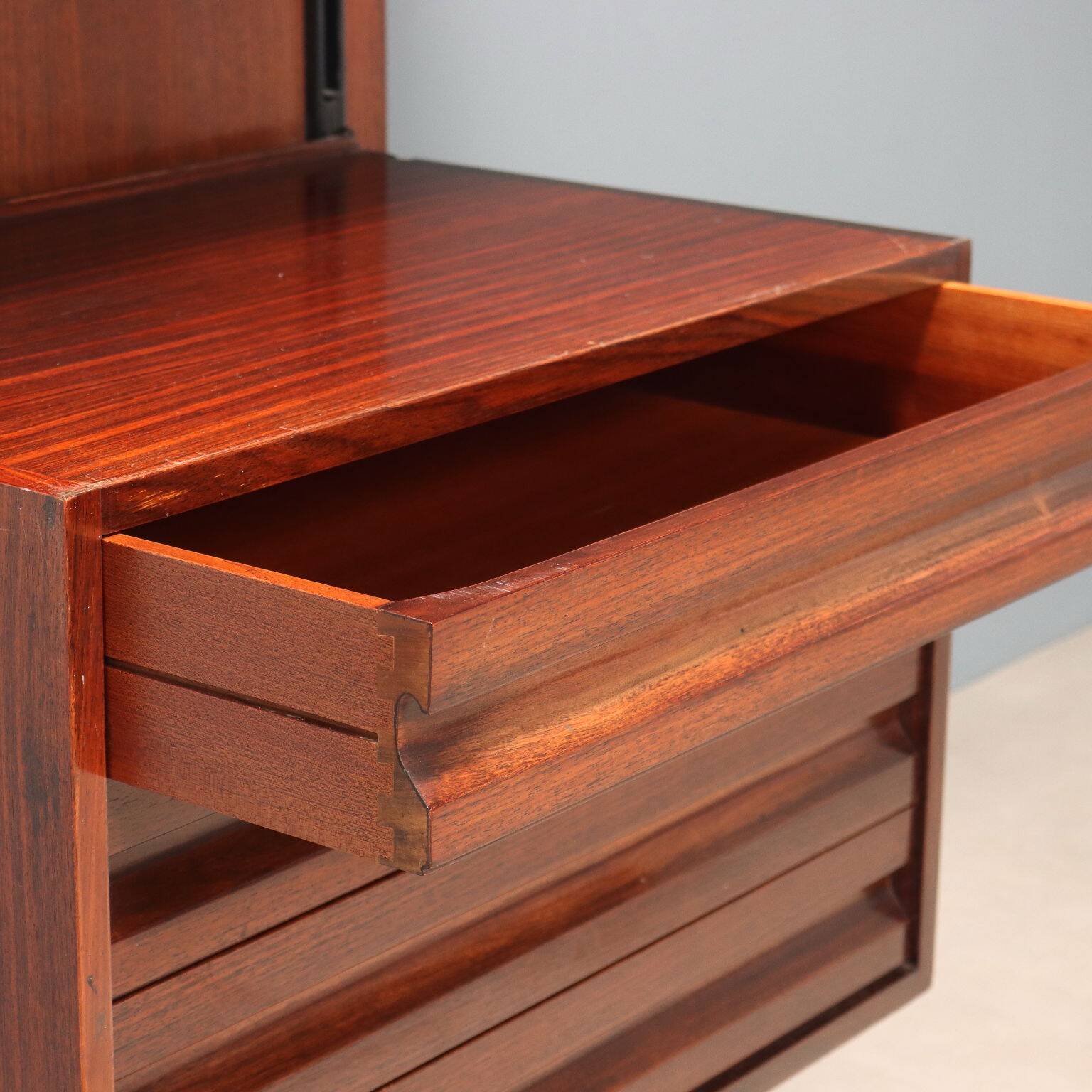 Bookcase 'E22' by Osvaldo Borsani for Tecno - 1960s