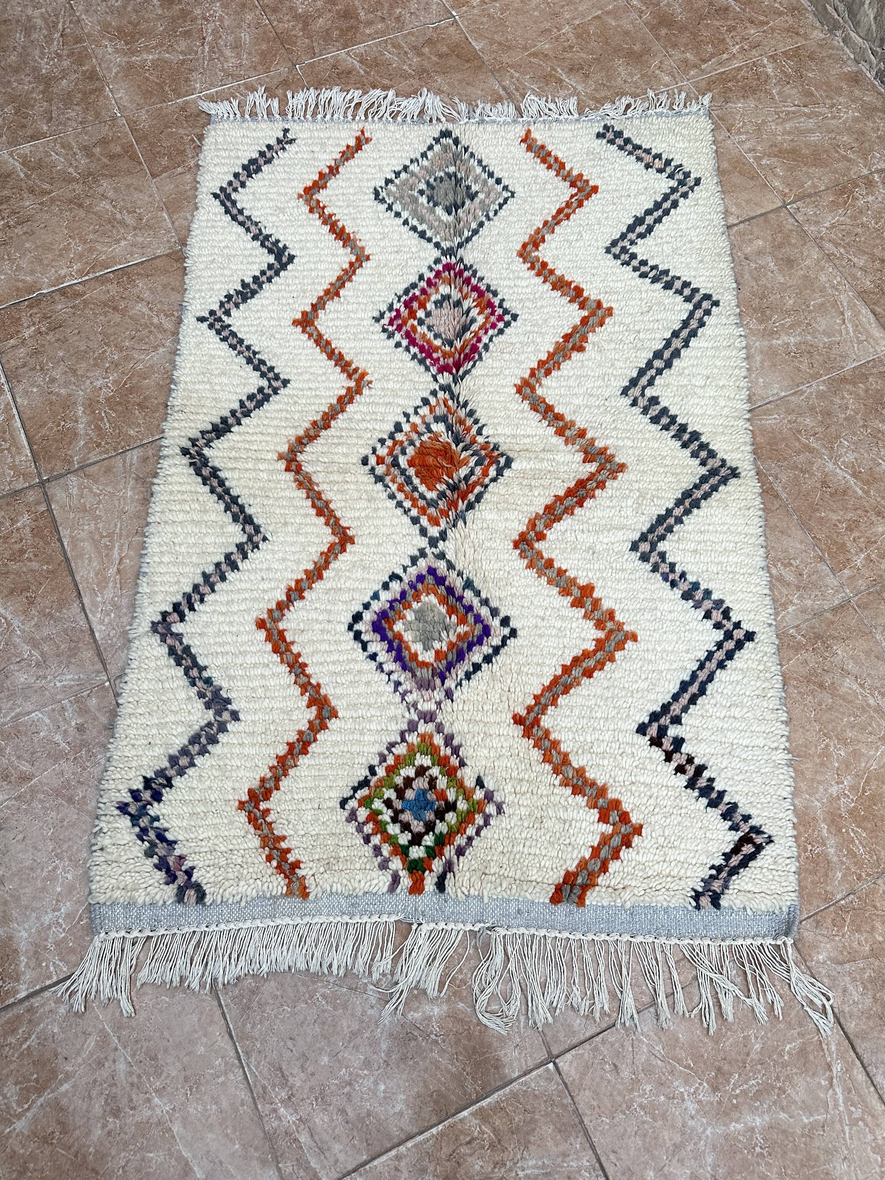 Azilal Moroccan wool rug, handmade: Berber pattern (150 x 96 cm)