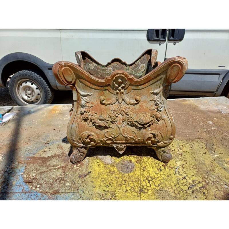 1 cast iron planter from 1900 from Charleville - Mézières, rockery style