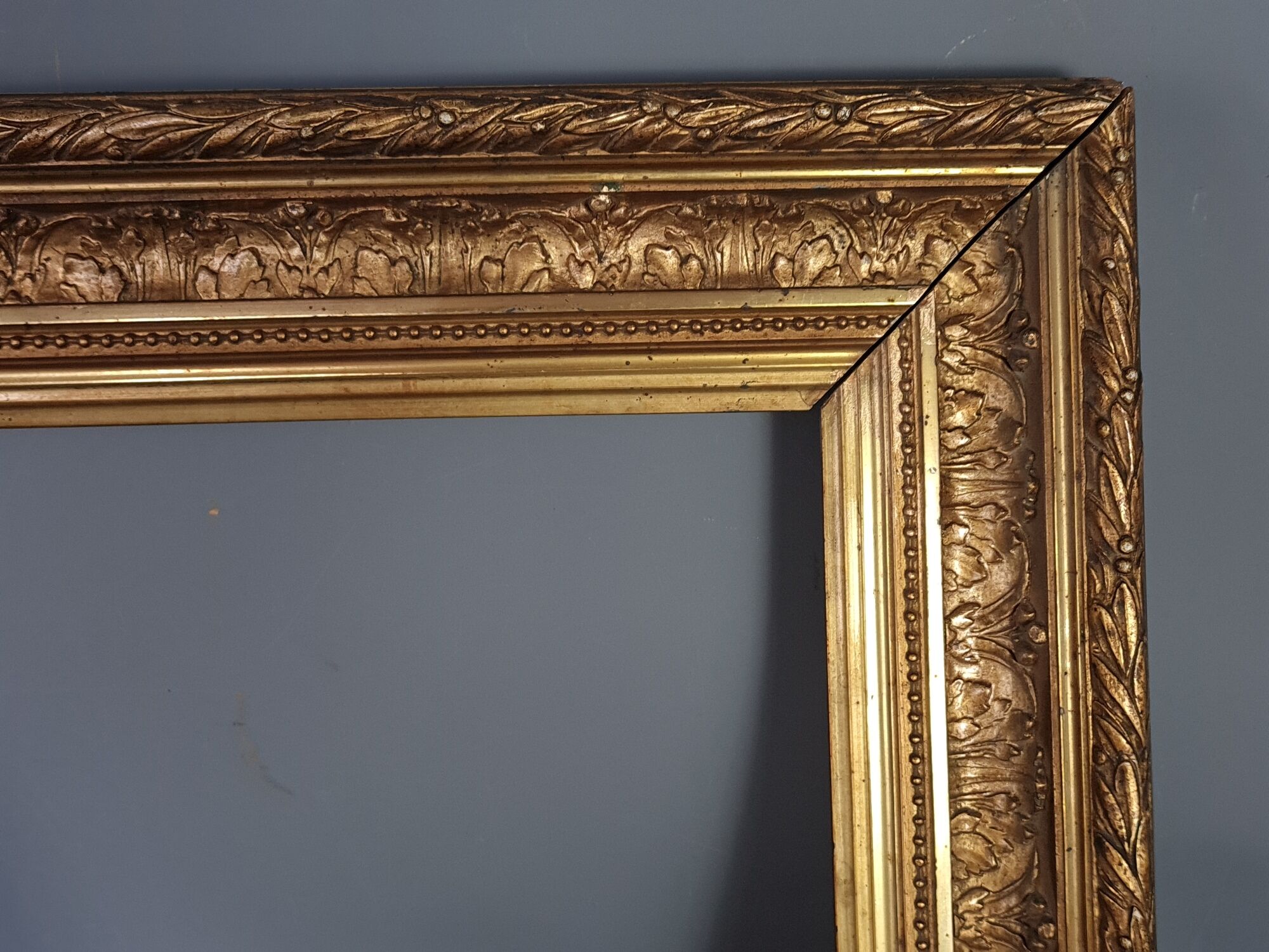 Nineteenth century frame gilded stucco wood 51.5x40 foliage 36.7x25.5 cm SB