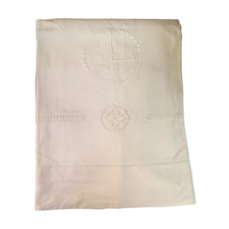 Drap brodé ancien