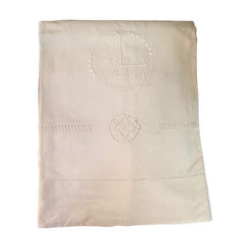 Drap brodé ancien