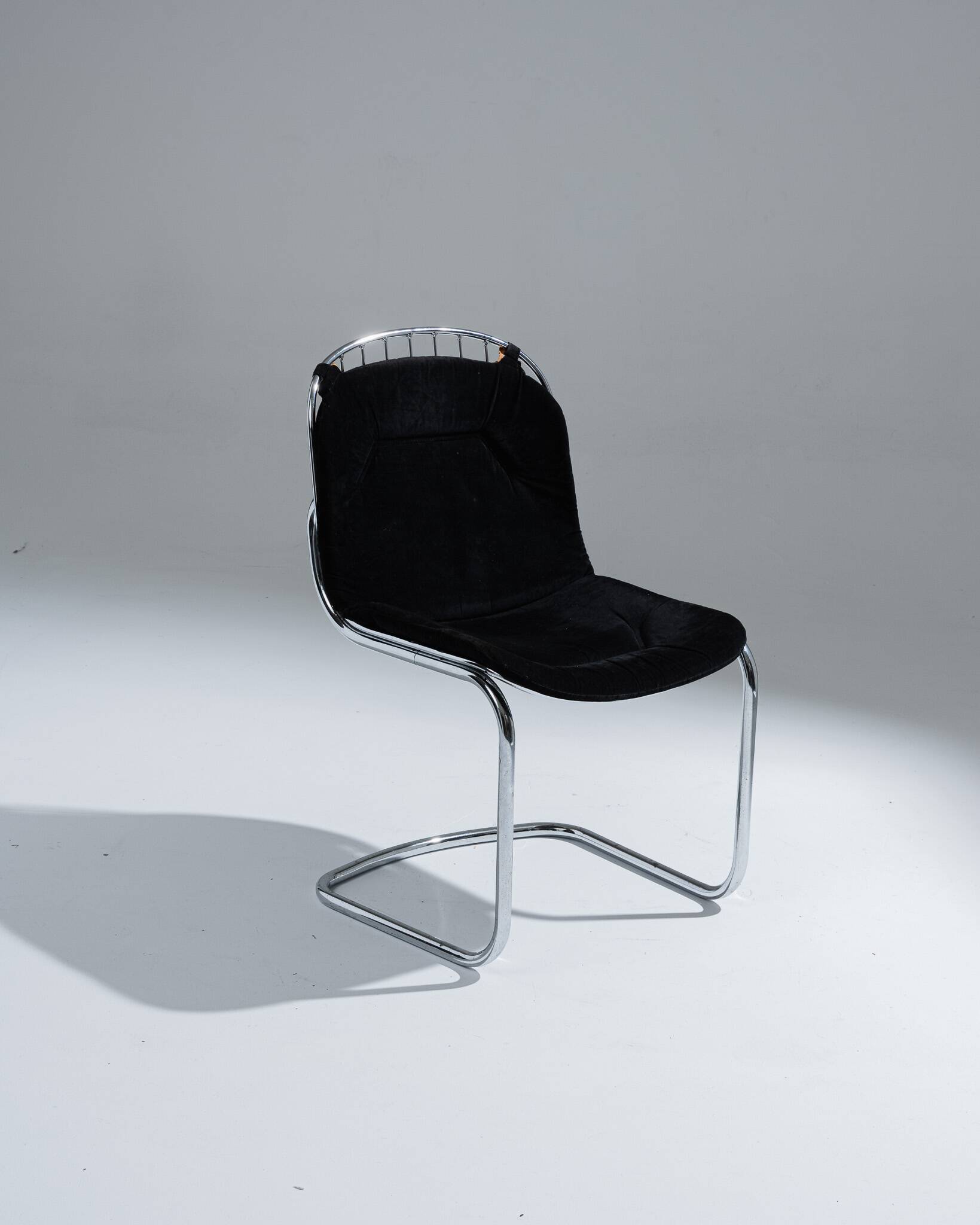 Chaise en velours noir, Gastone Rinaldi, 1970s
