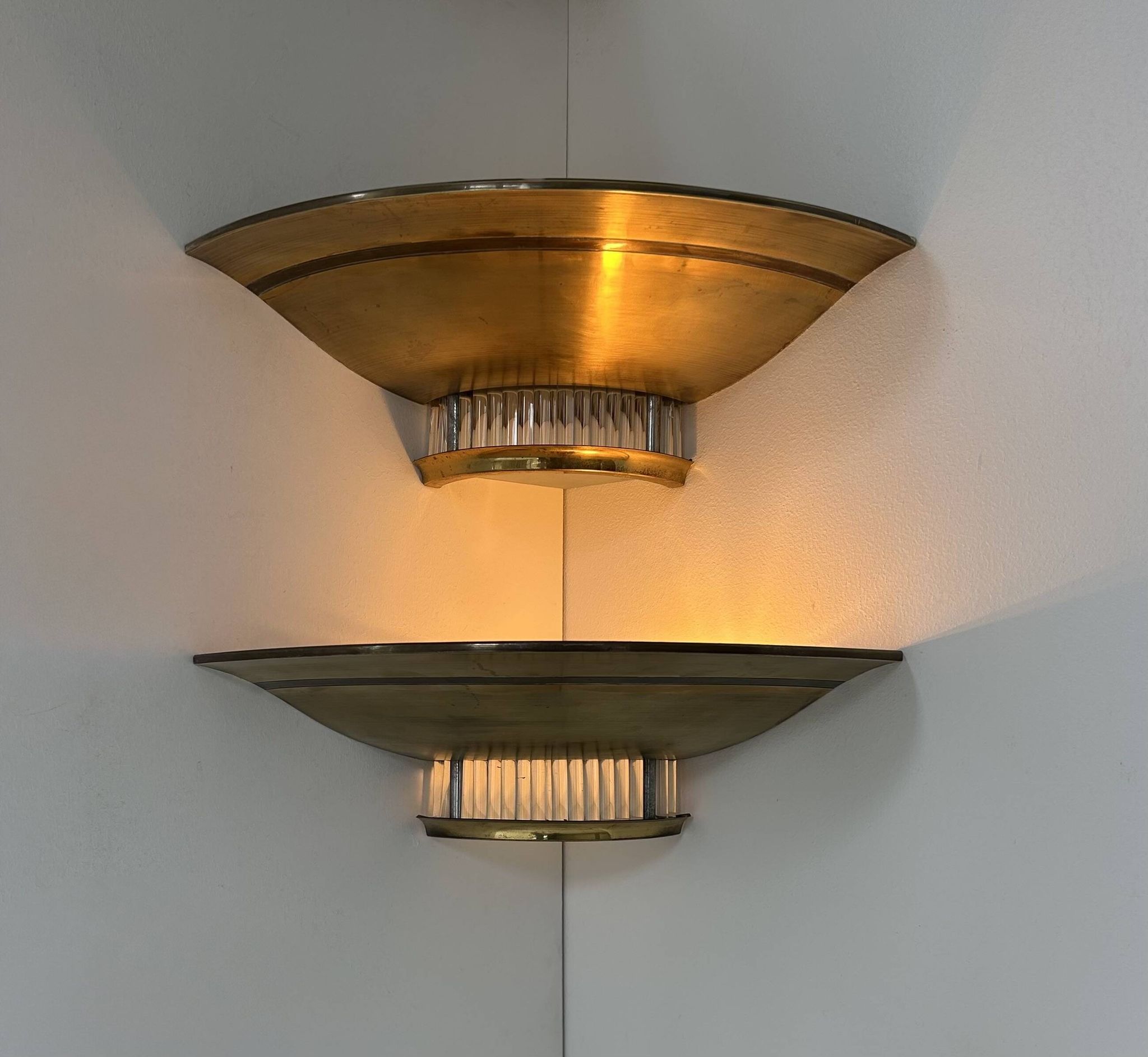 Pair of Art Deco corner sconces, brass and glass, France 1930