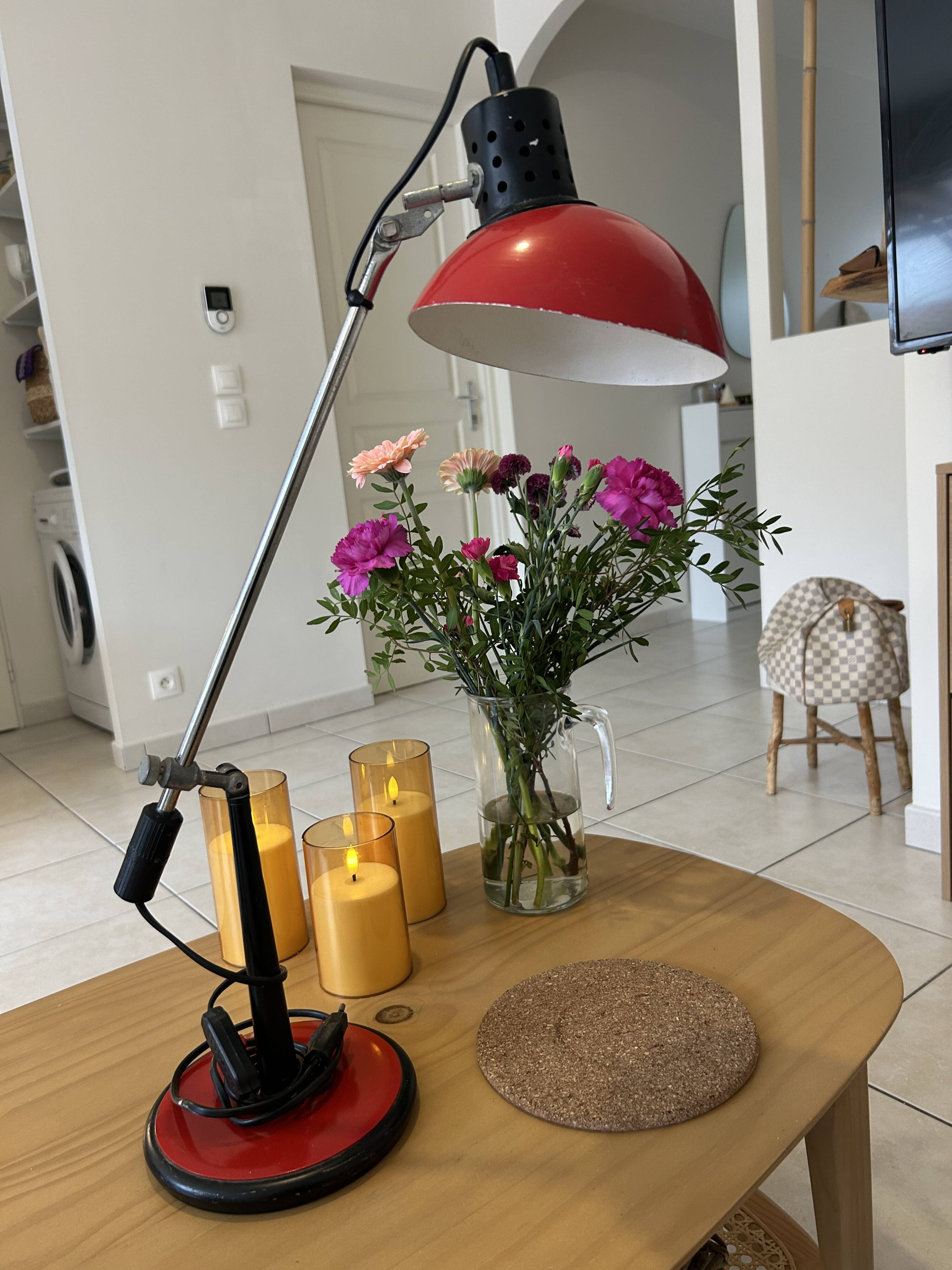 Articulated vintage desk lamp