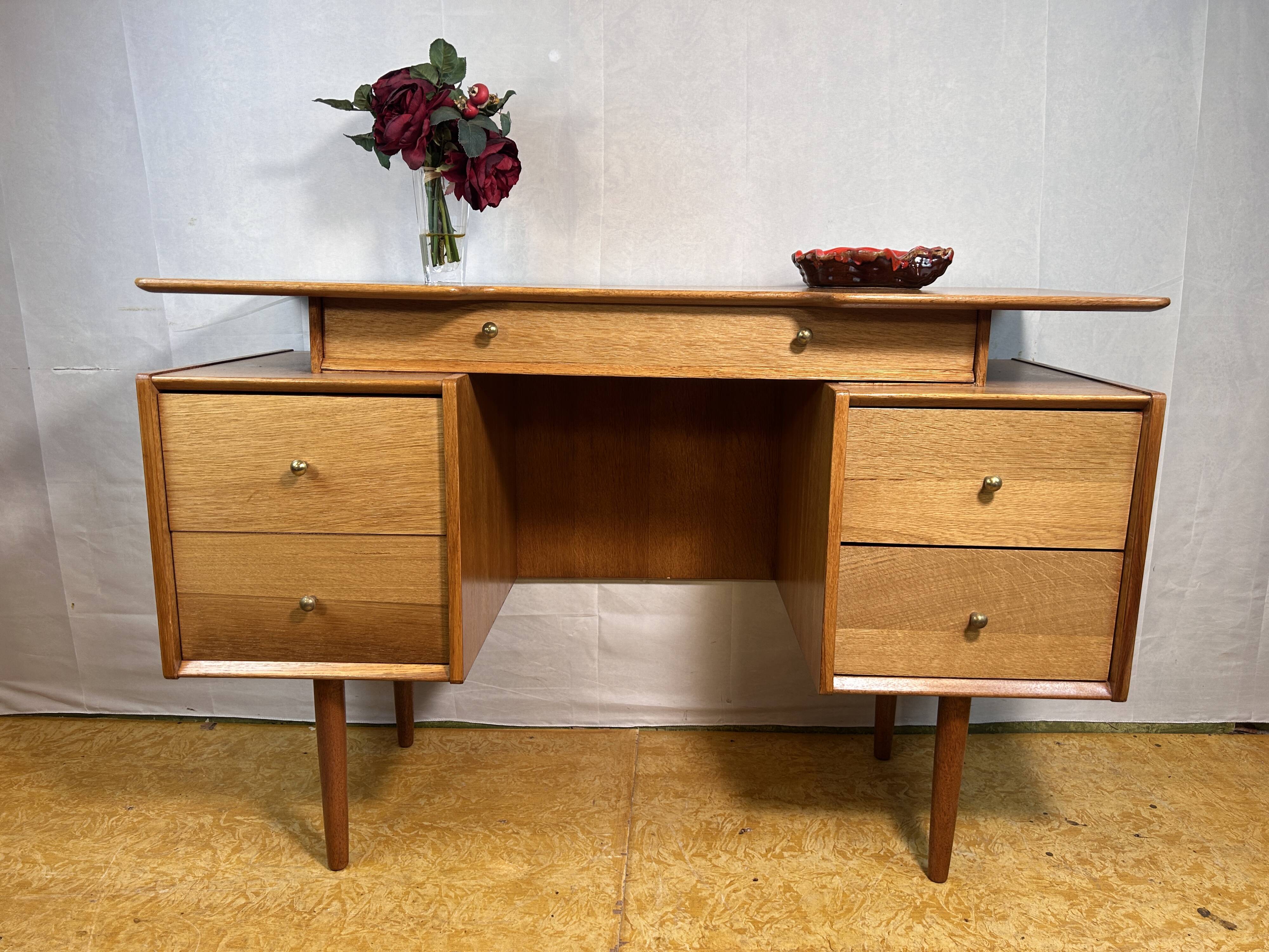 Early Mid-Century Retro Vintage Oak Desk by G Plan (E. Gomme) – Librenza Ra