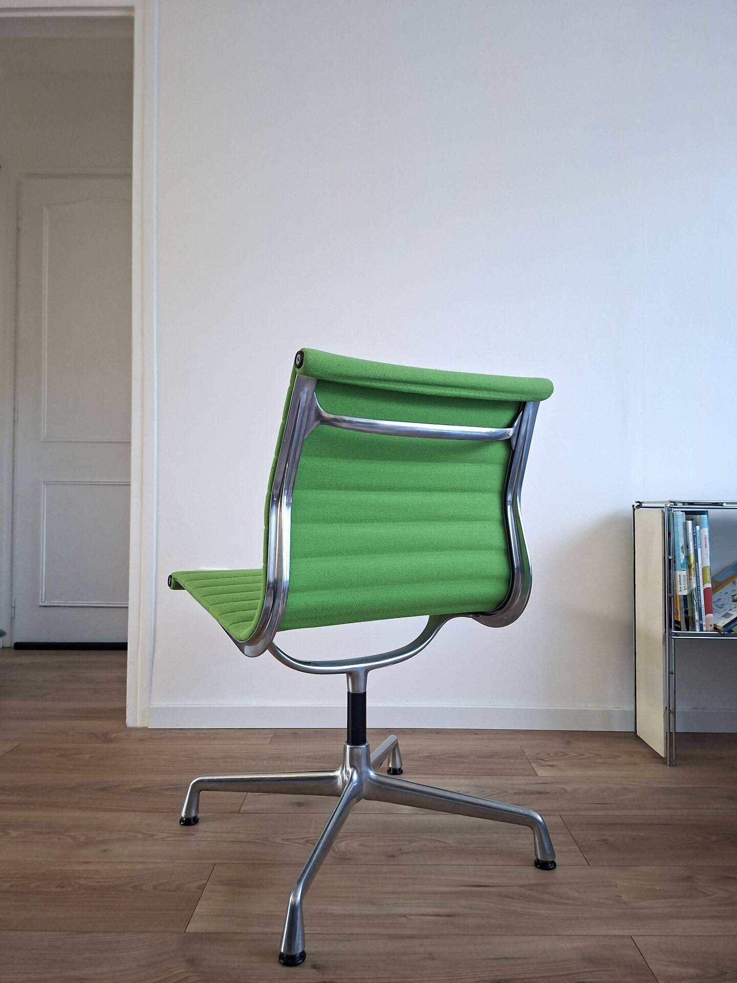 Vitra Eames 105 aluminium group