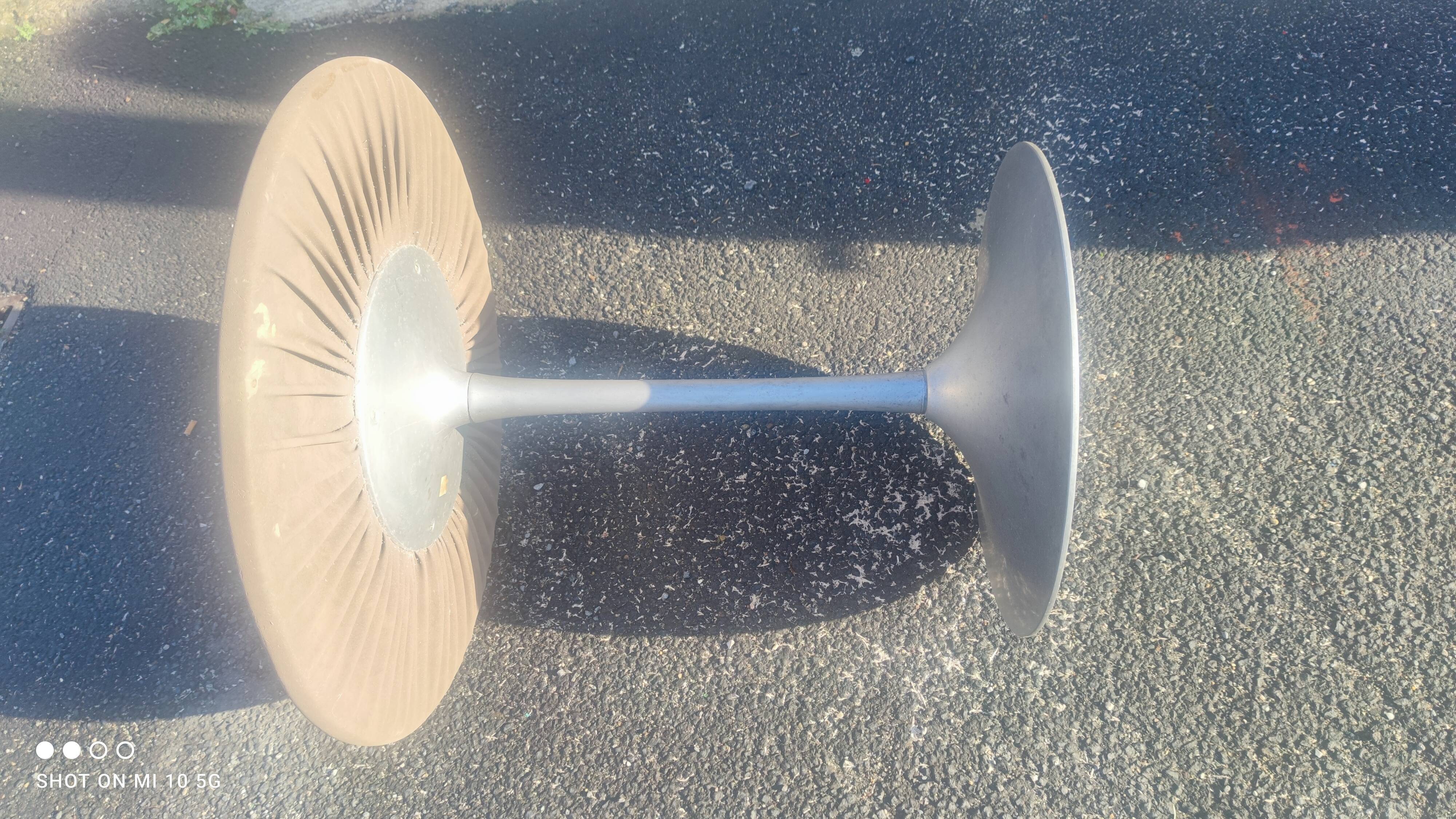 Table with tulip base in cast aluminum, circa 1960/70