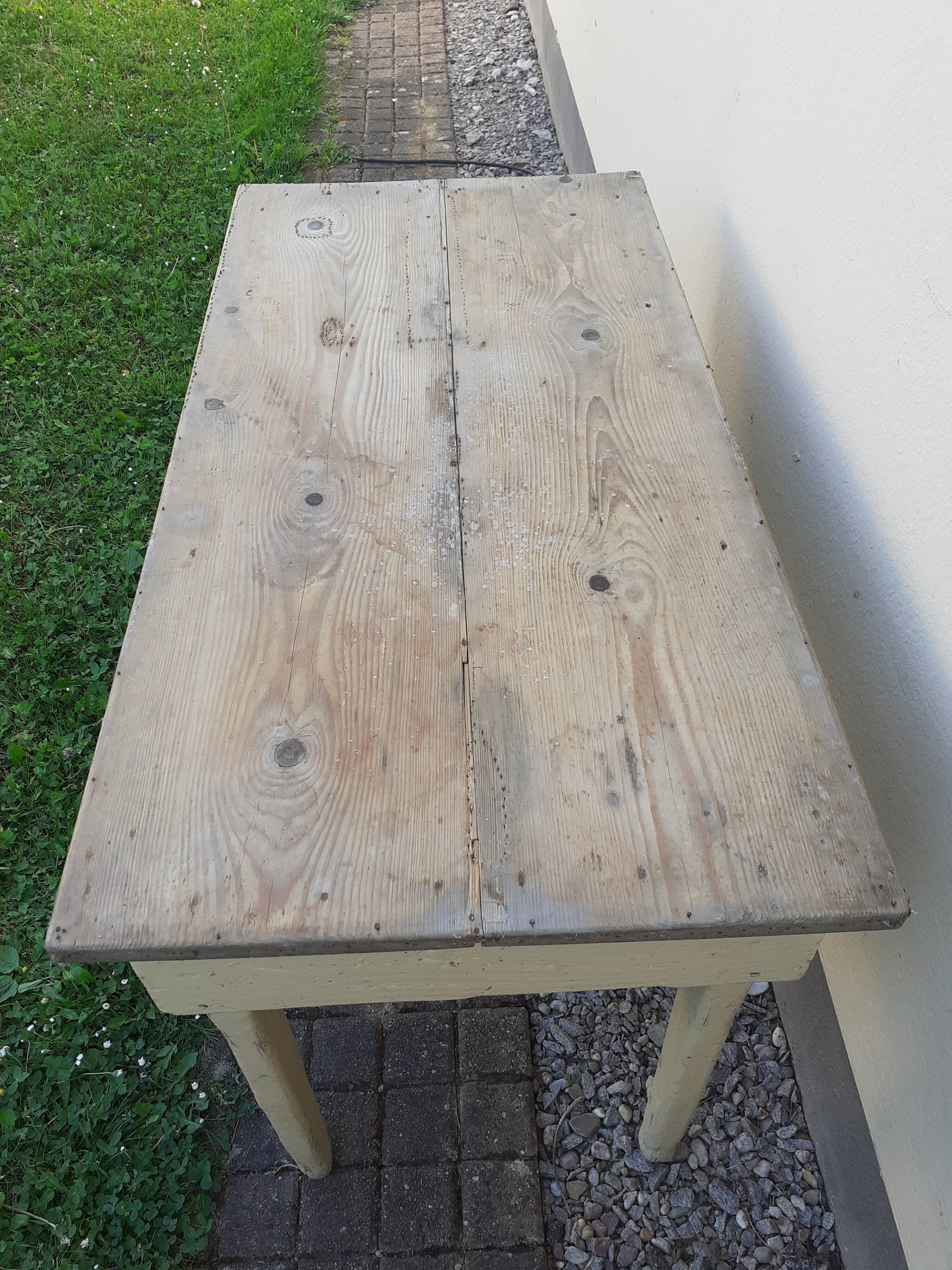 Farm table