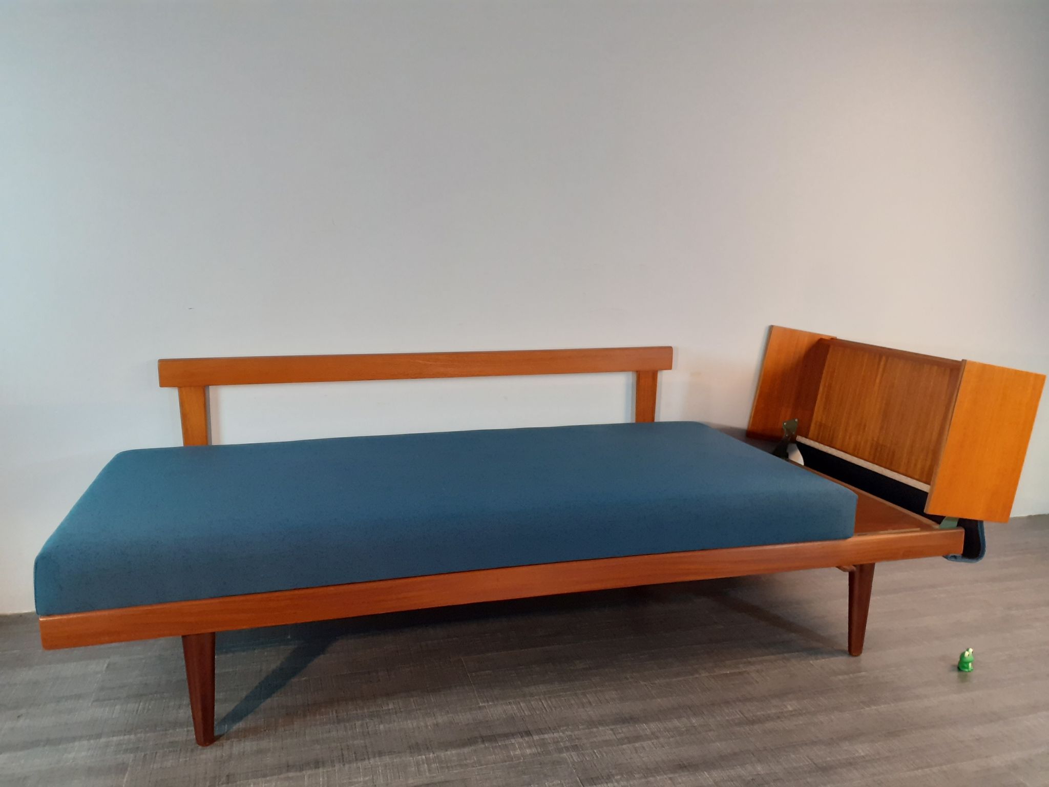Norwegian daybed sofa in teak and blue fabric, renovated, vintage scandinavian 1960s