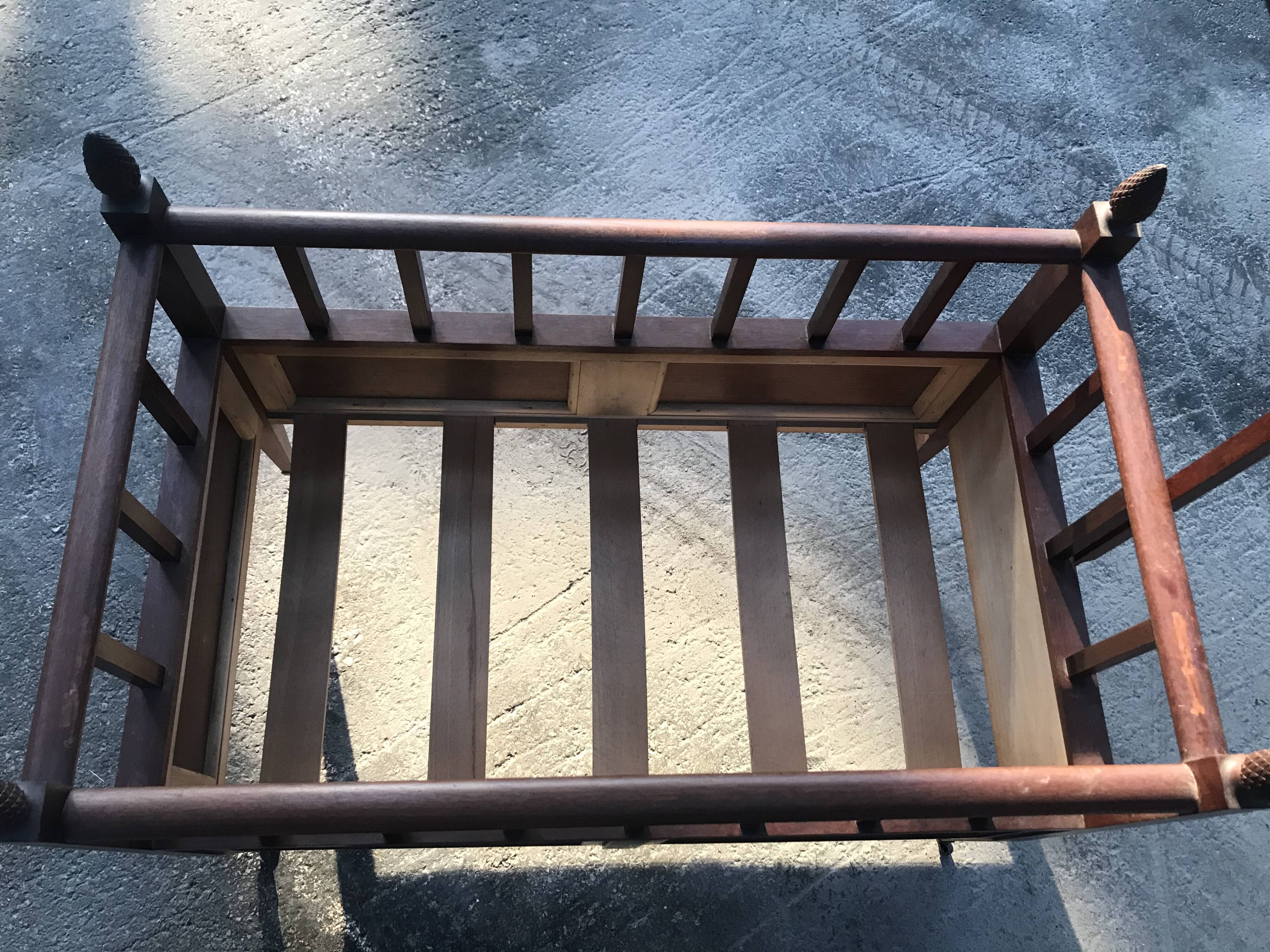 Provençal child bed in carved wood