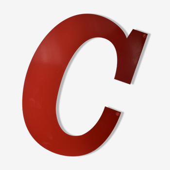 Lettre industrielle "C" en métal rouge