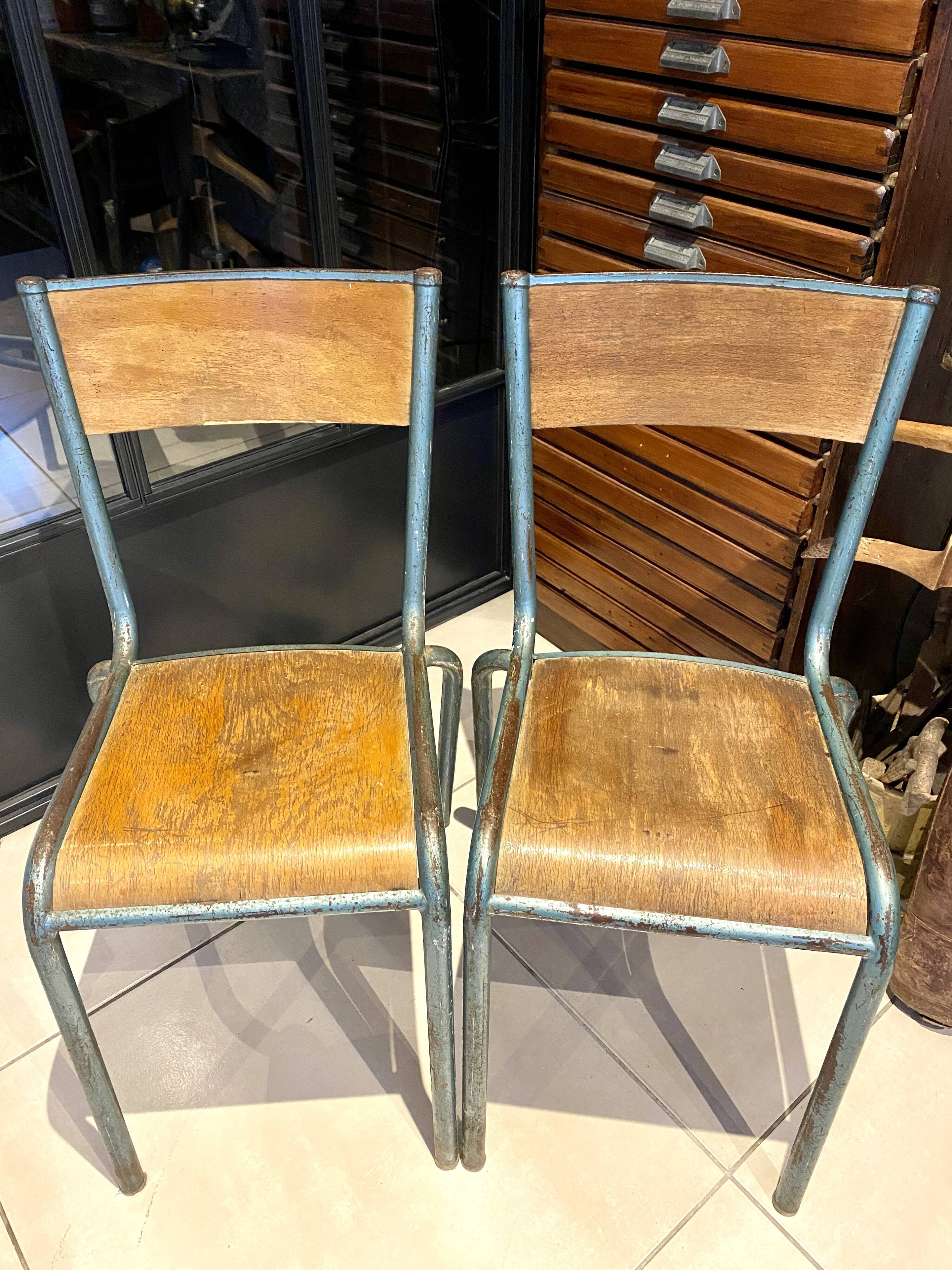 Paire de chaises d'école vintage
