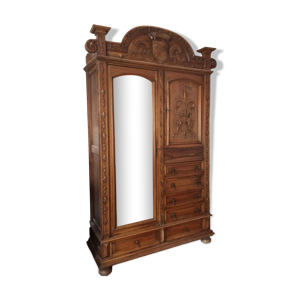 Armoire sculptée