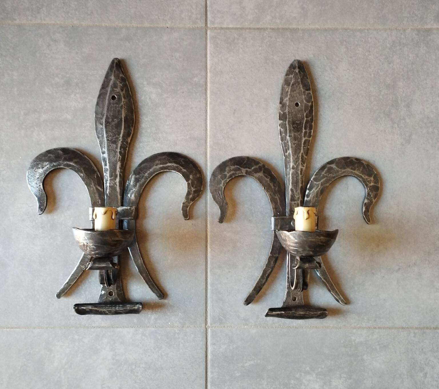 Brutalist iron wall light "fleur de lys"