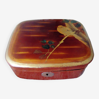 Lacquered wooden jewelry box/case with bird decoration. China, Japan?