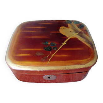 Lacquered wooden jewelry box/case with bird decoration. China, Japan?