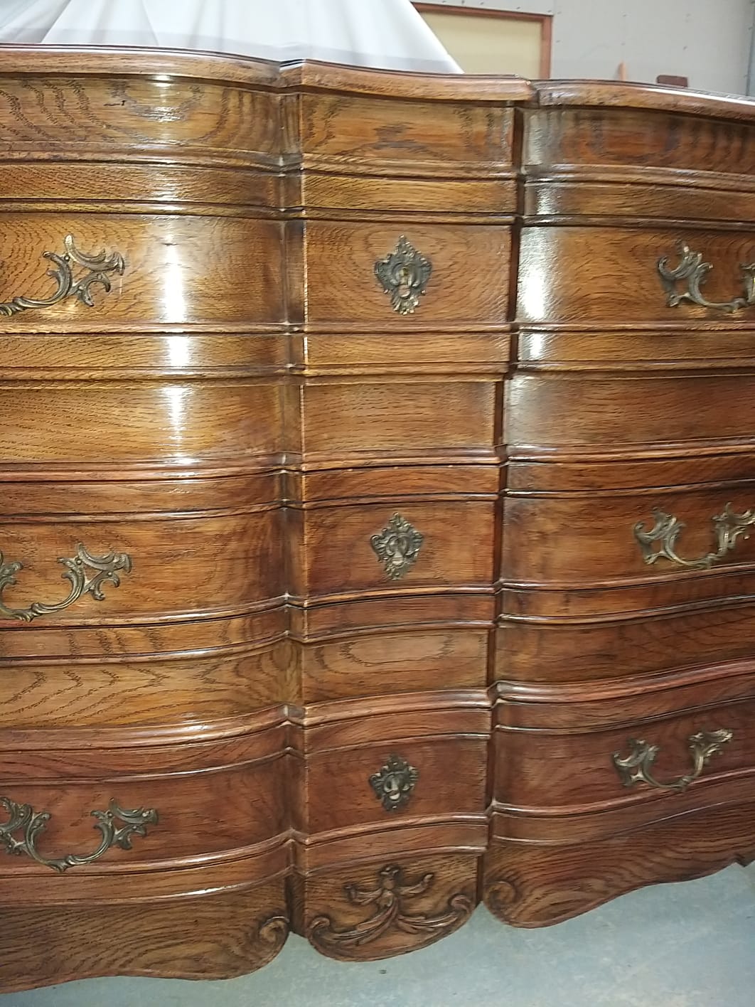 Chest of drawers crossbow