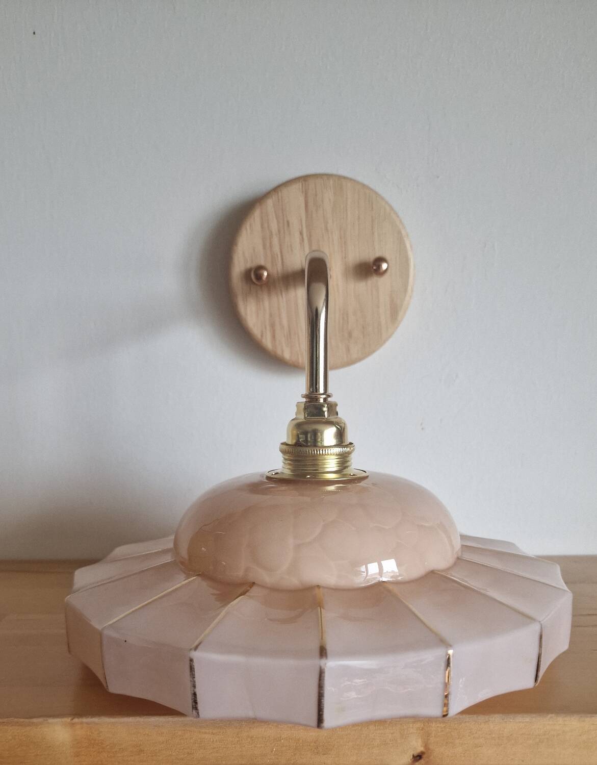 Art Deco wall lamp in marbled pink Clichy glass