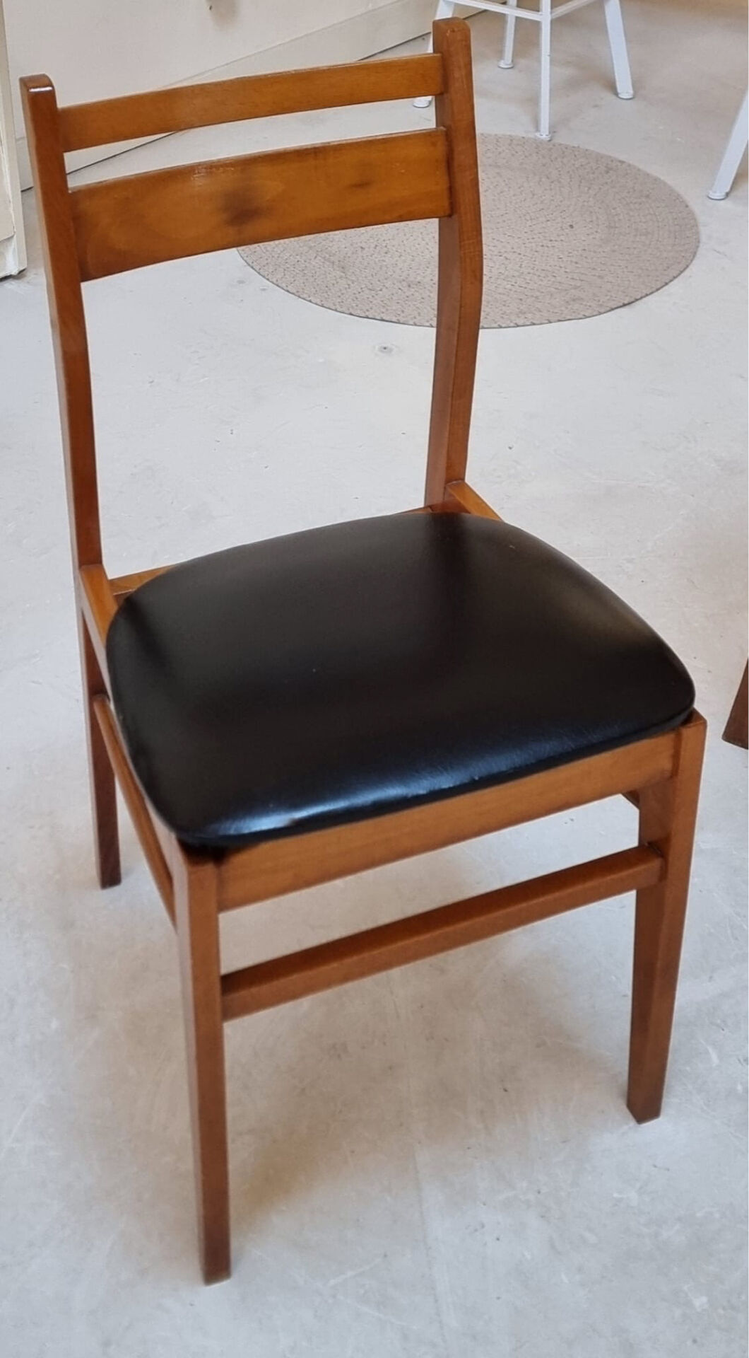 Chaises du milieu du siècle
