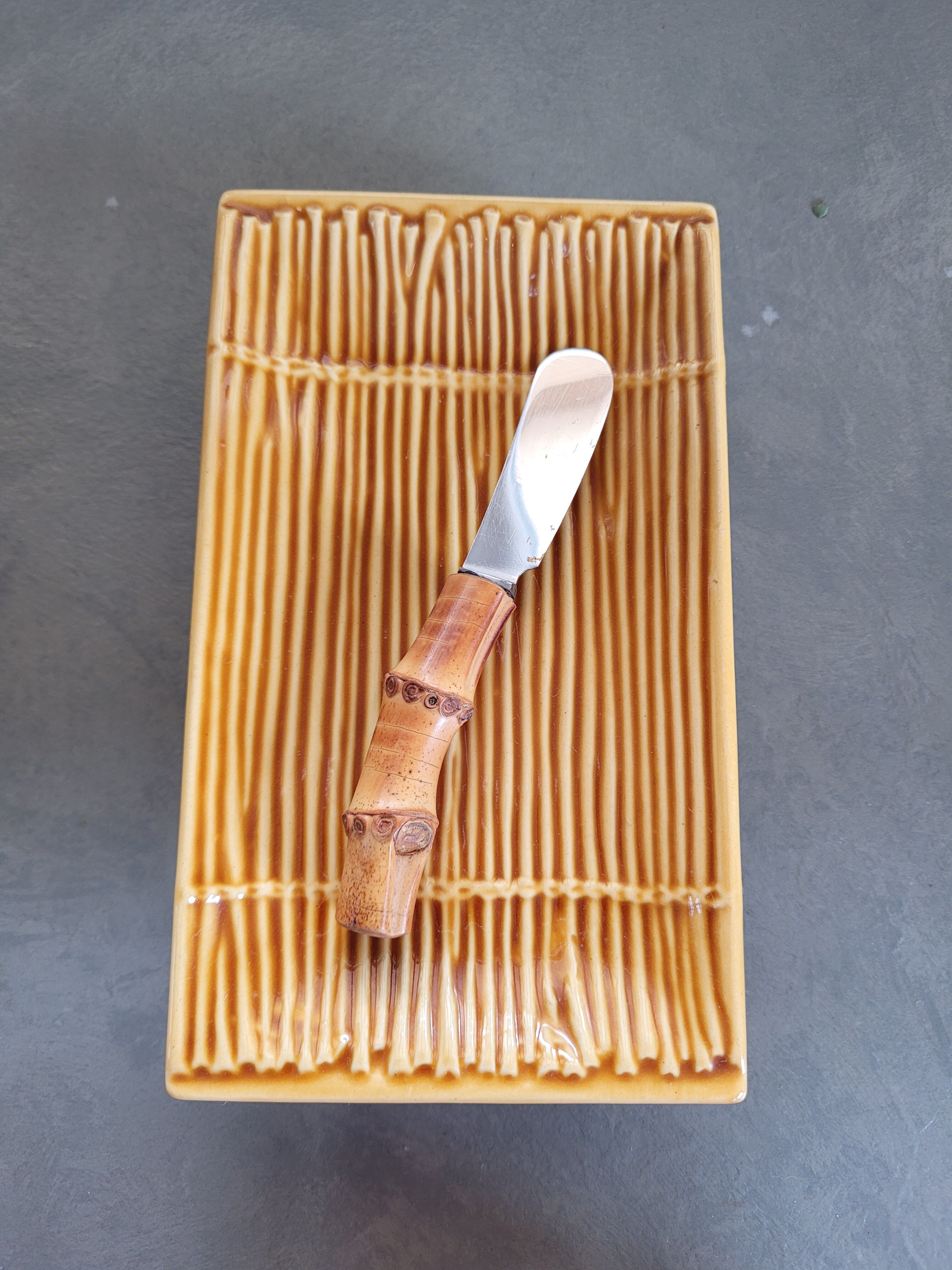 Buttermaker and its butter knife with straw pattern