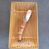 Buttermaker and its butter knife with straw pattern