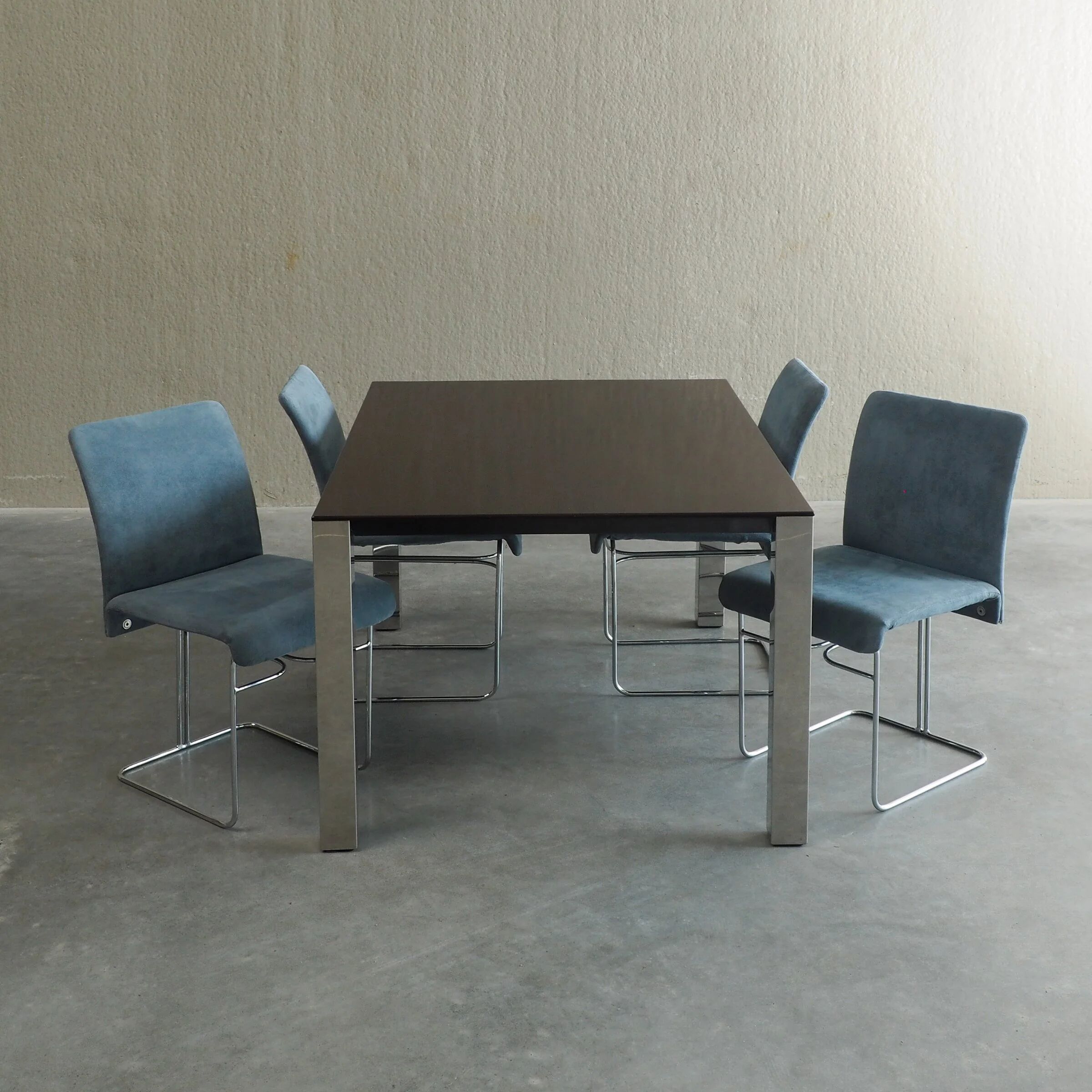 Dining set by Saporiti