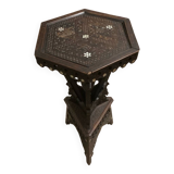 Pedestal table