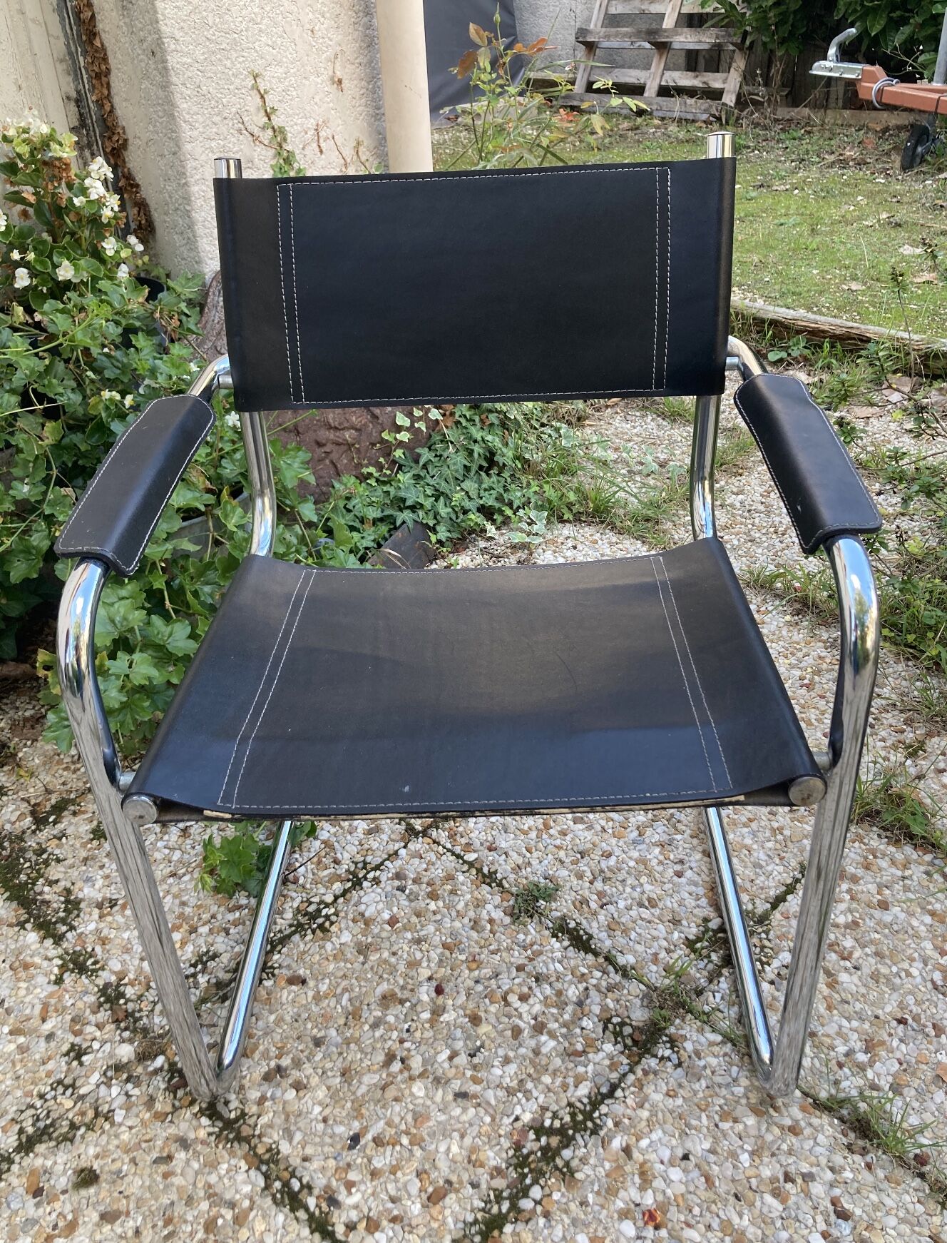 Vintage armchair in black leather