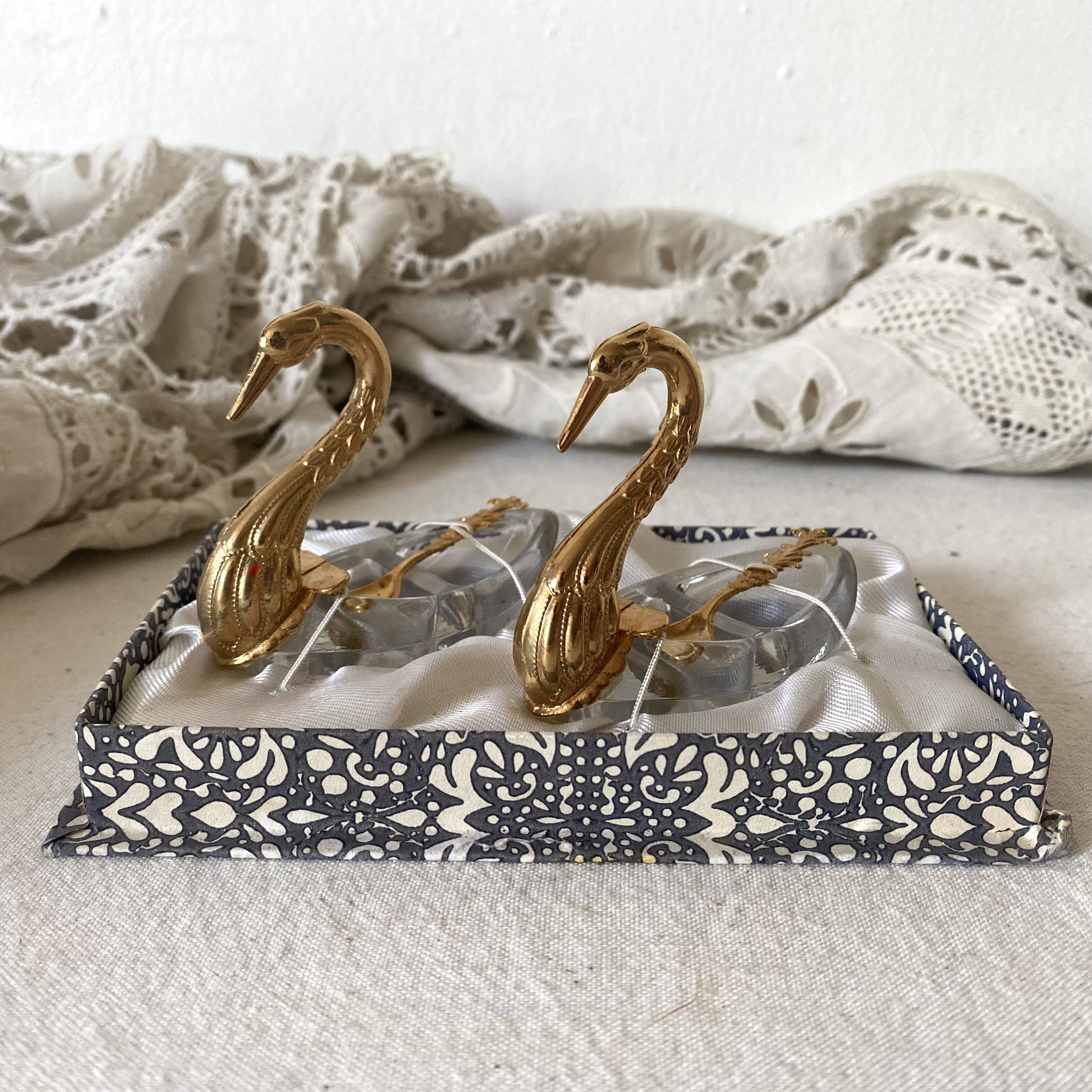 Salt and pepper shakers, 1960s swans